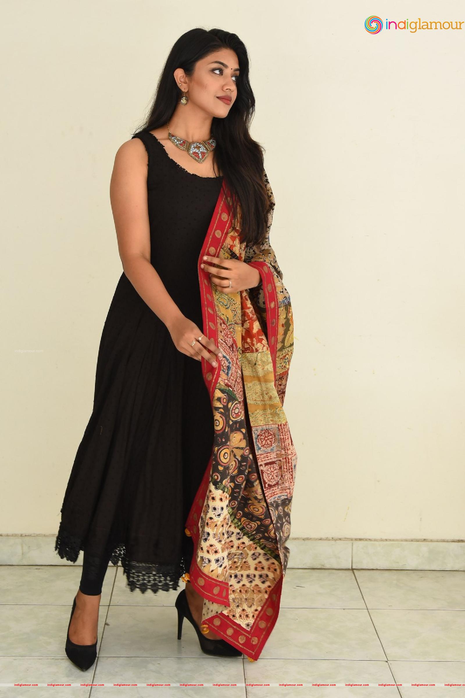 Malavika Satheesan Actress hd photo
