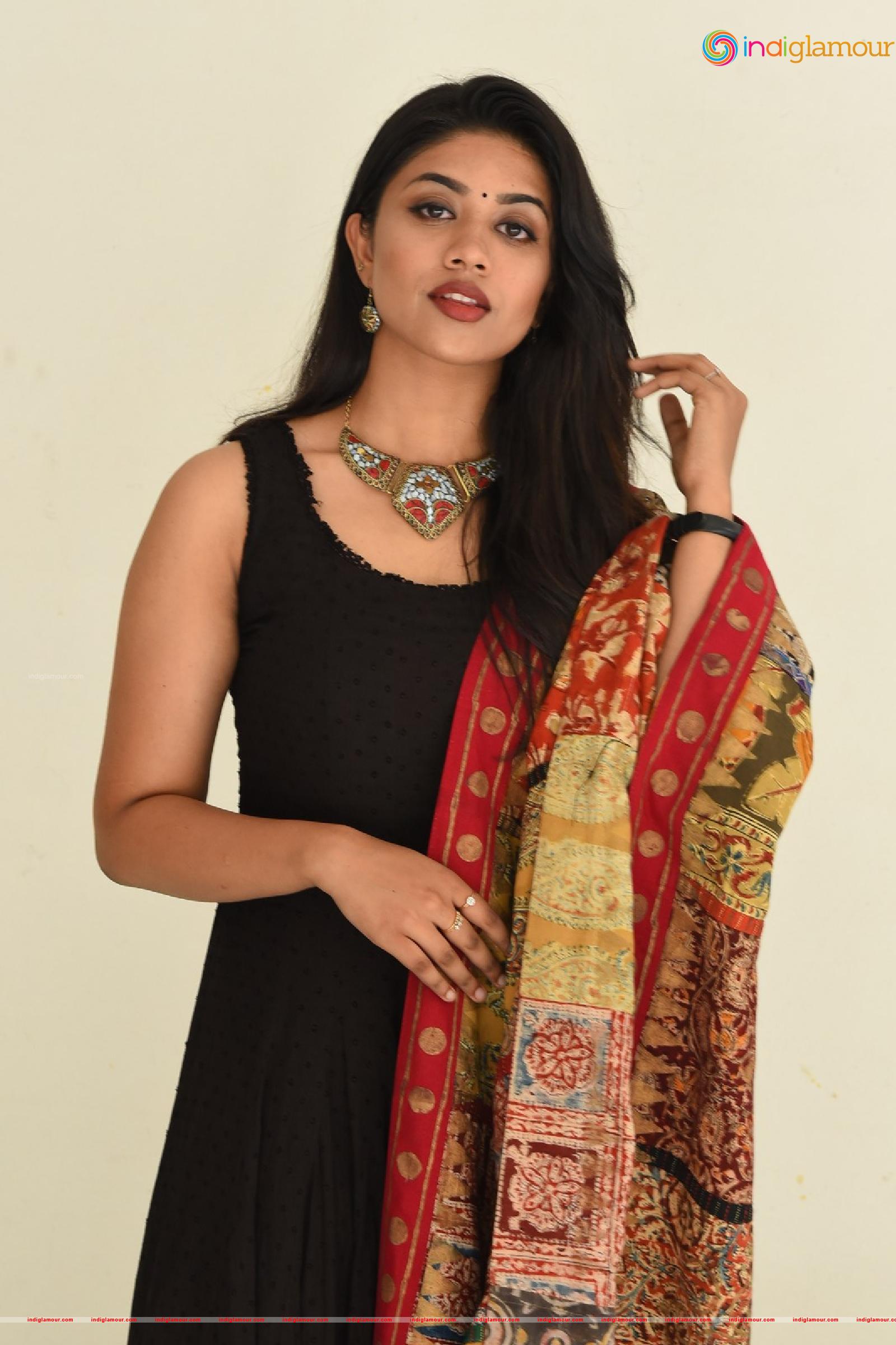 Malavika Satheesan Actress hd photo