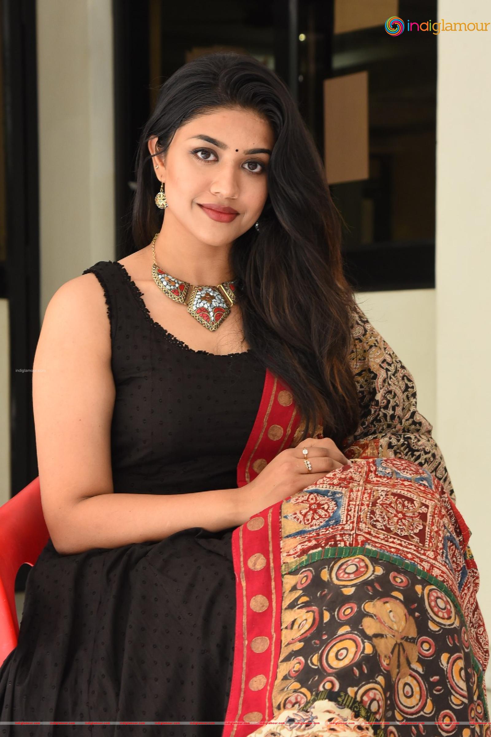 Malavika Satheesan Actress hd photo