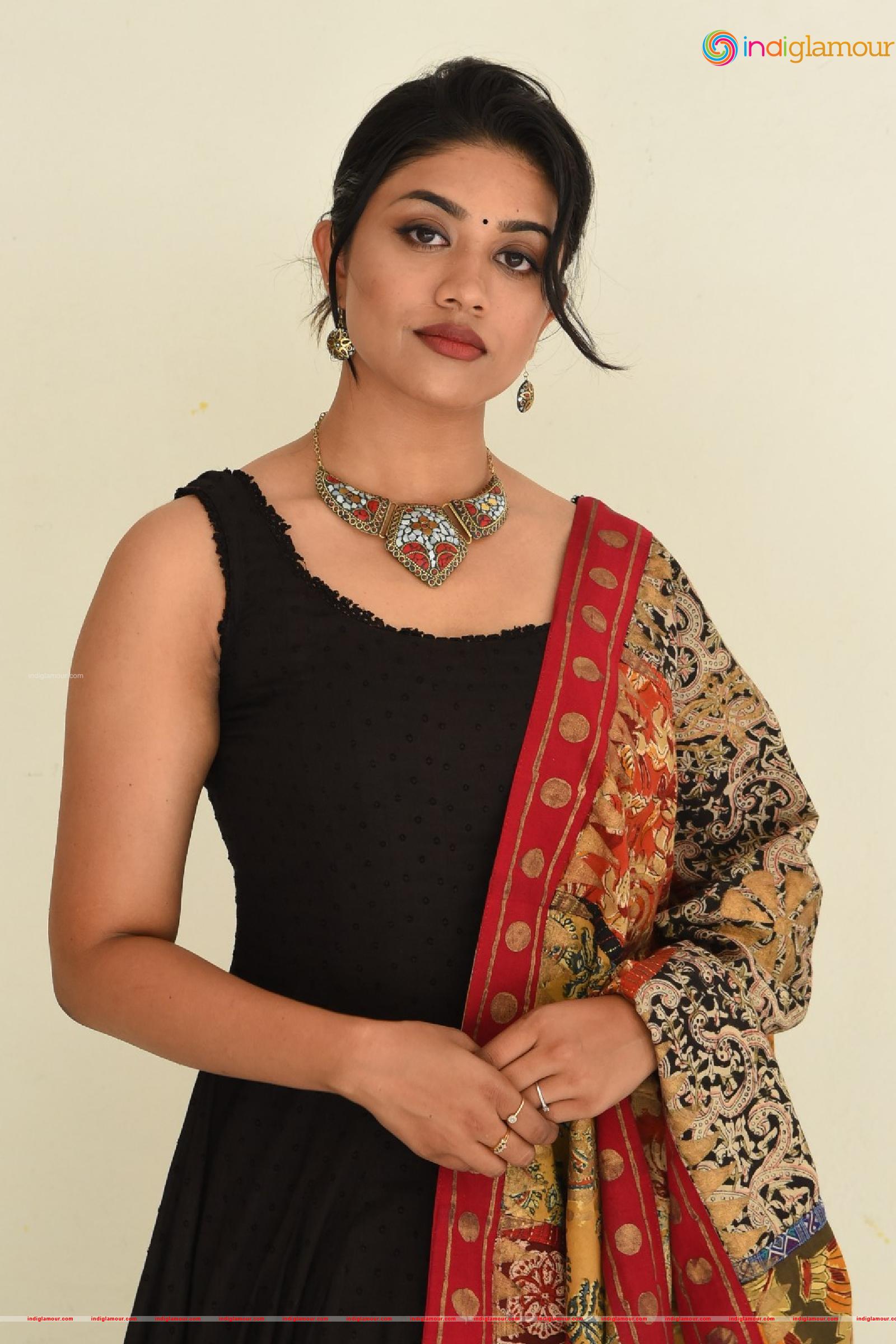Malavika Satheesan Actress hd photo