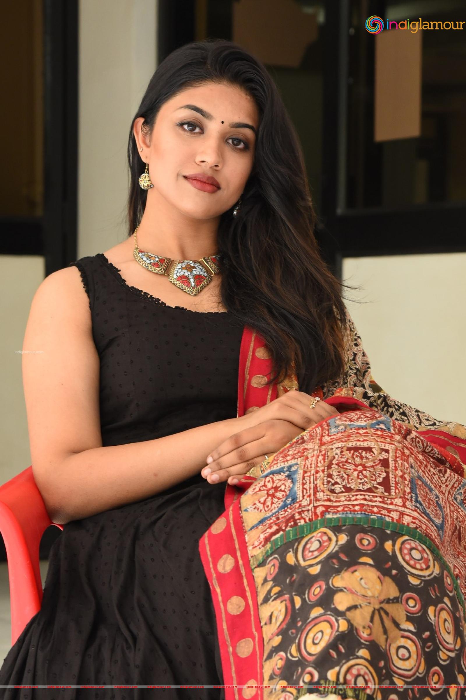 Malavika Satheesan Actress hd photo