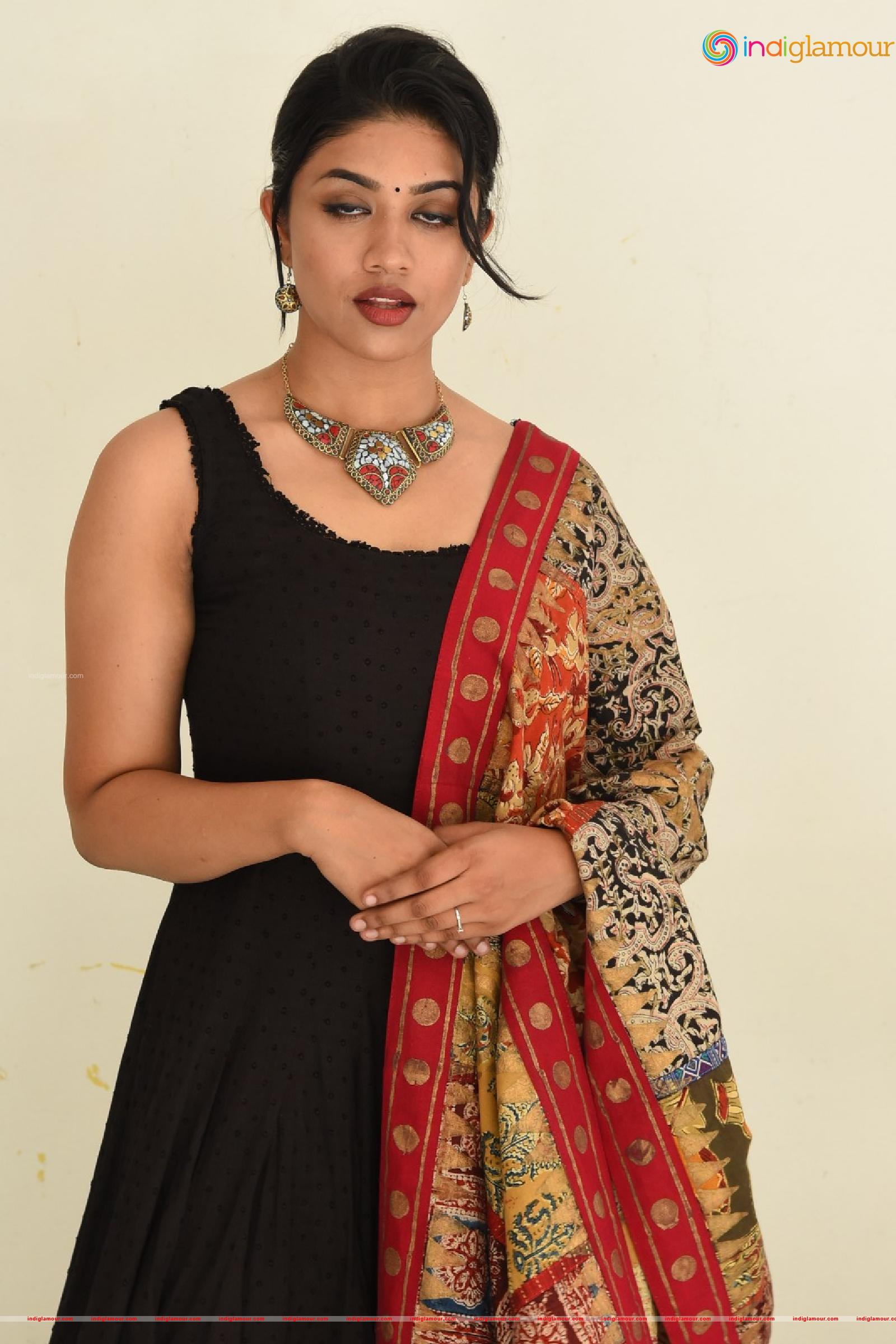 Malavika Satheesan Actress hd photo