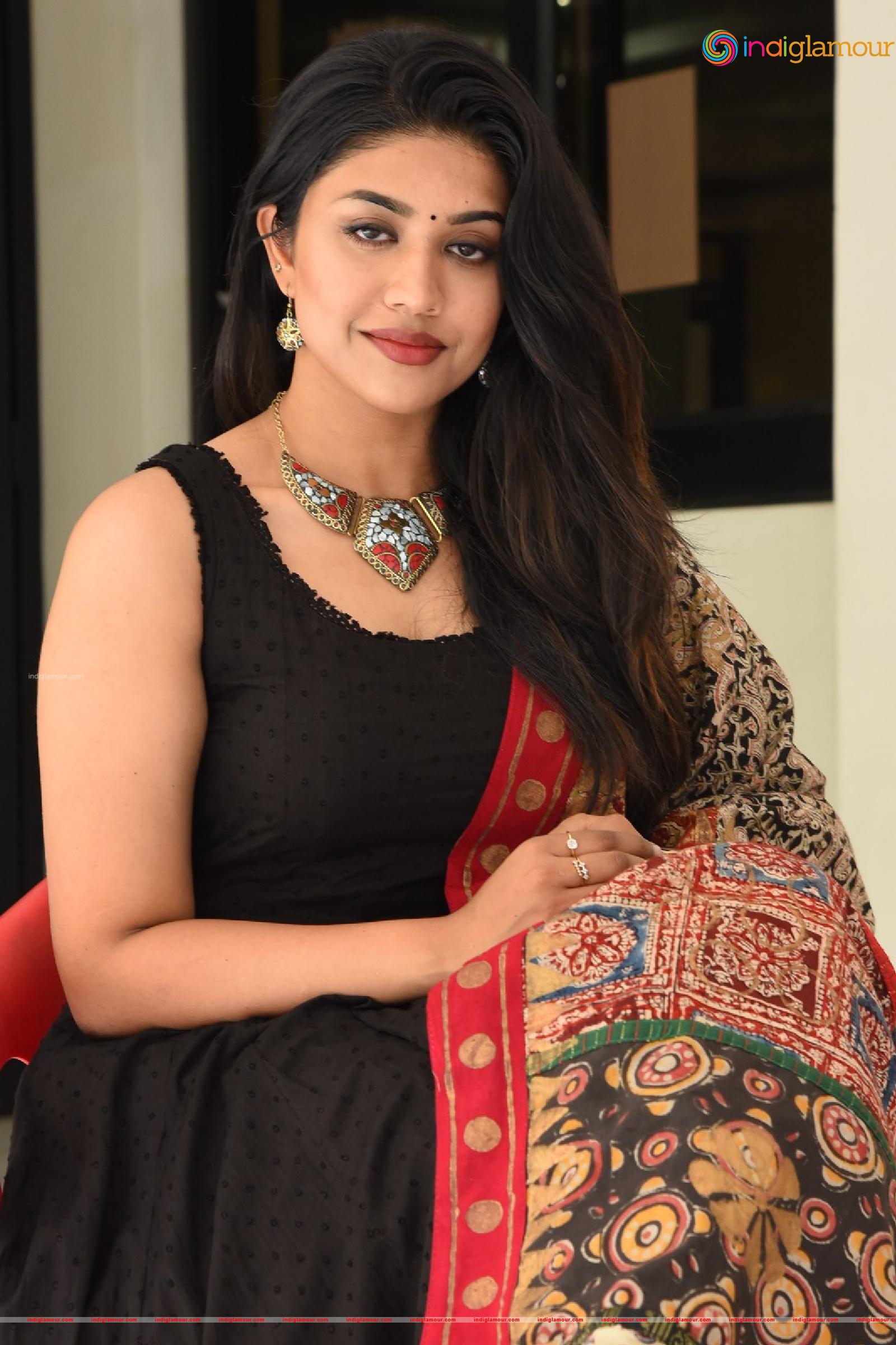 Malavika Satheesan Actress hd photo