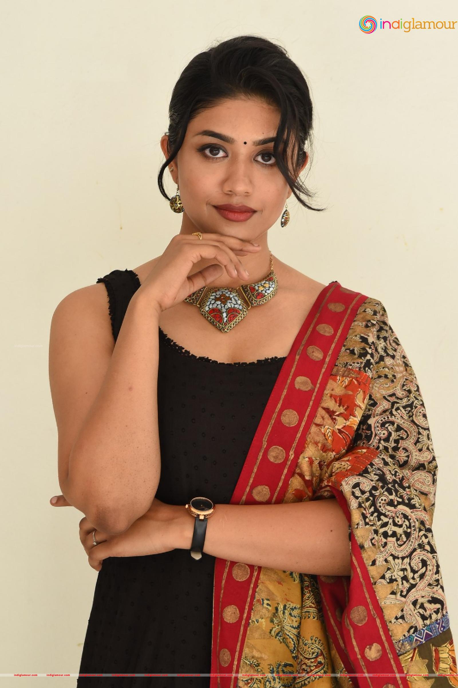 Malavika Satheesan Actress hd photo