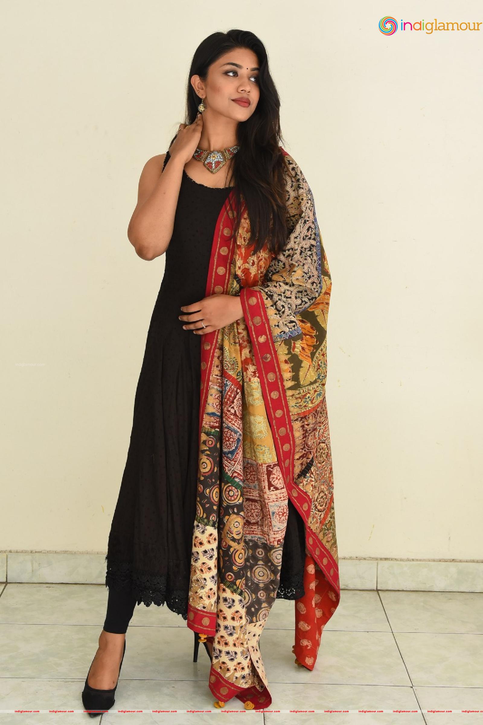 Malavika Satheesan Actress hd photo