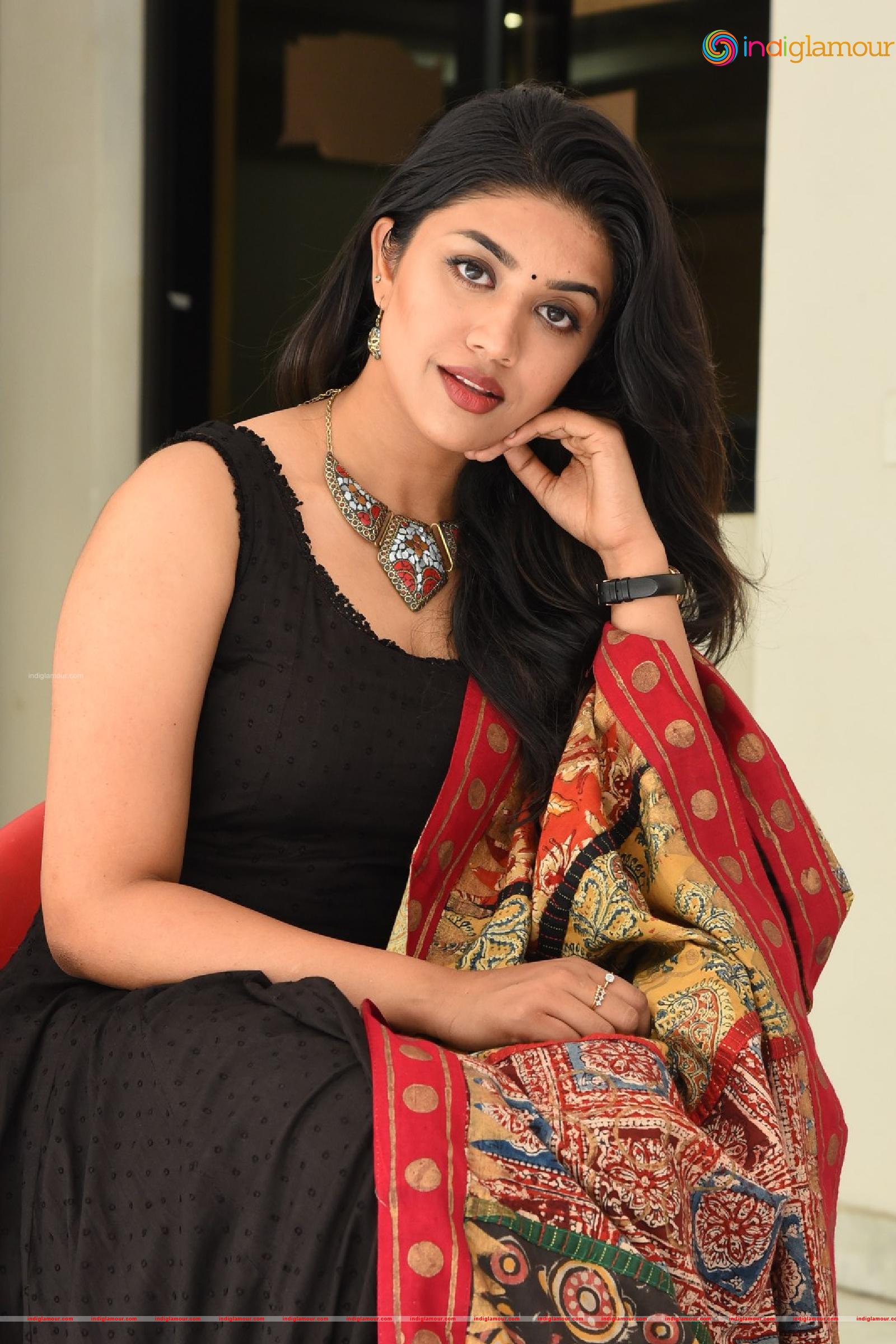 Malavika Satheesan Actress hd photo