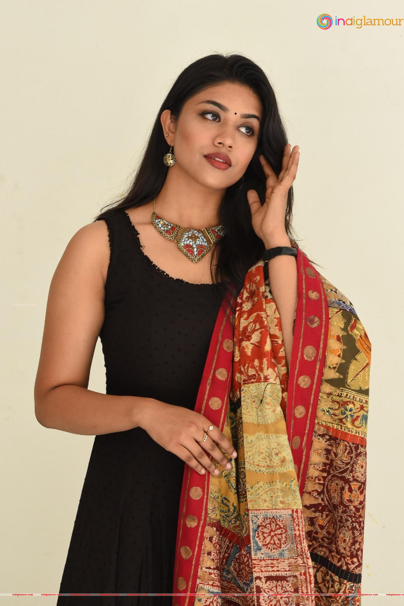 Malavika Satheesan Actress hd photo
