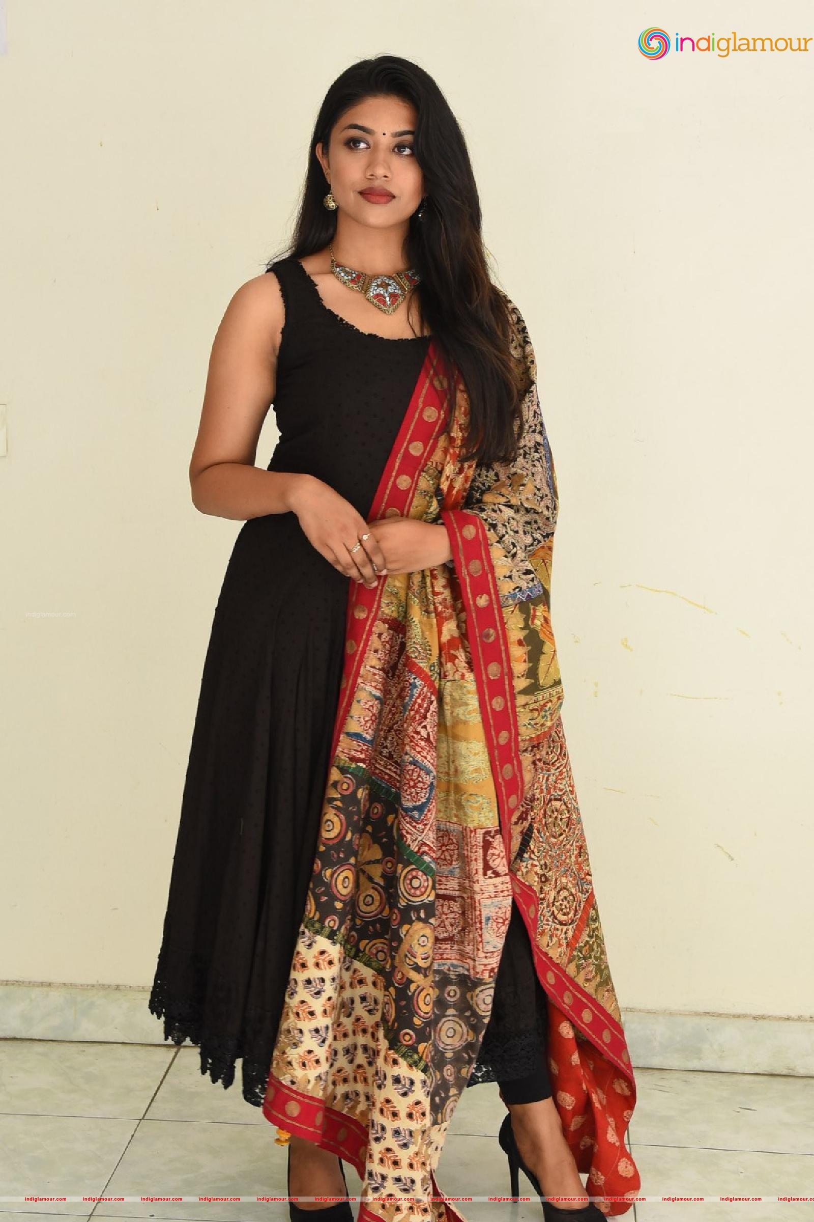 Malavika Satheesan Actress hd photo