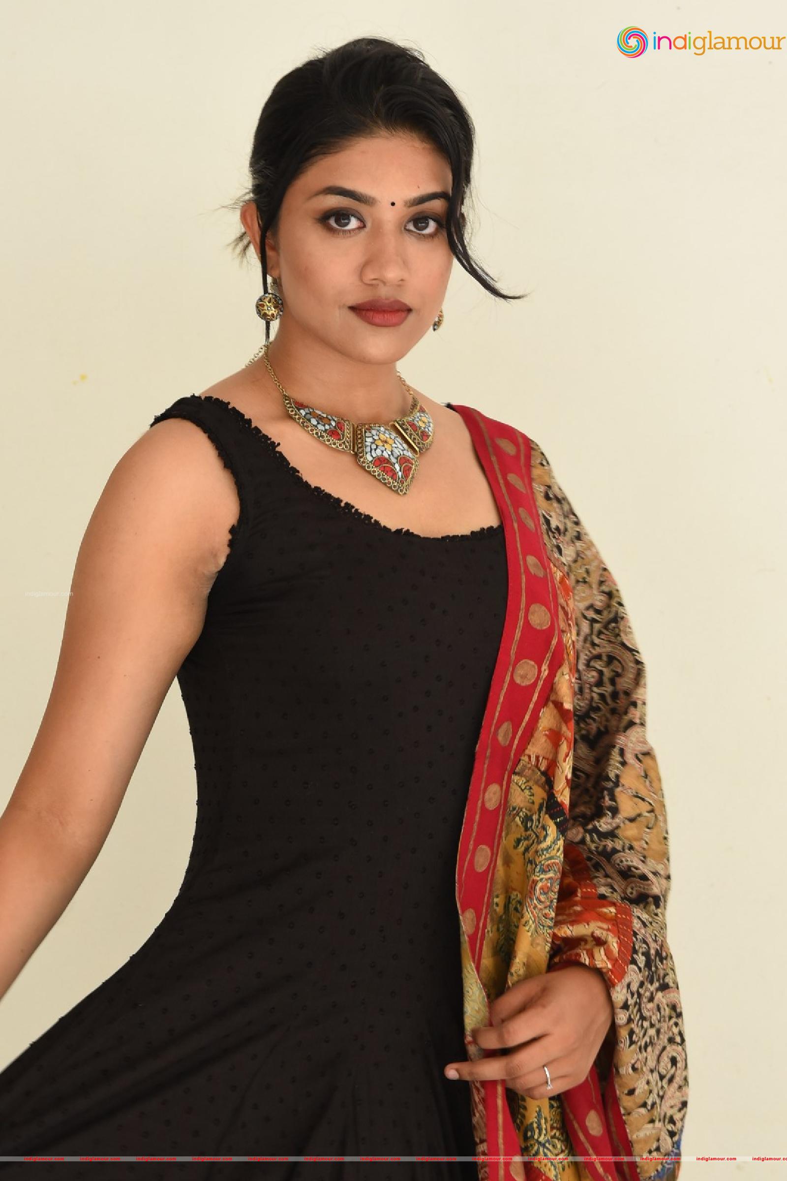 Malavika Satheesan Actress hd photo