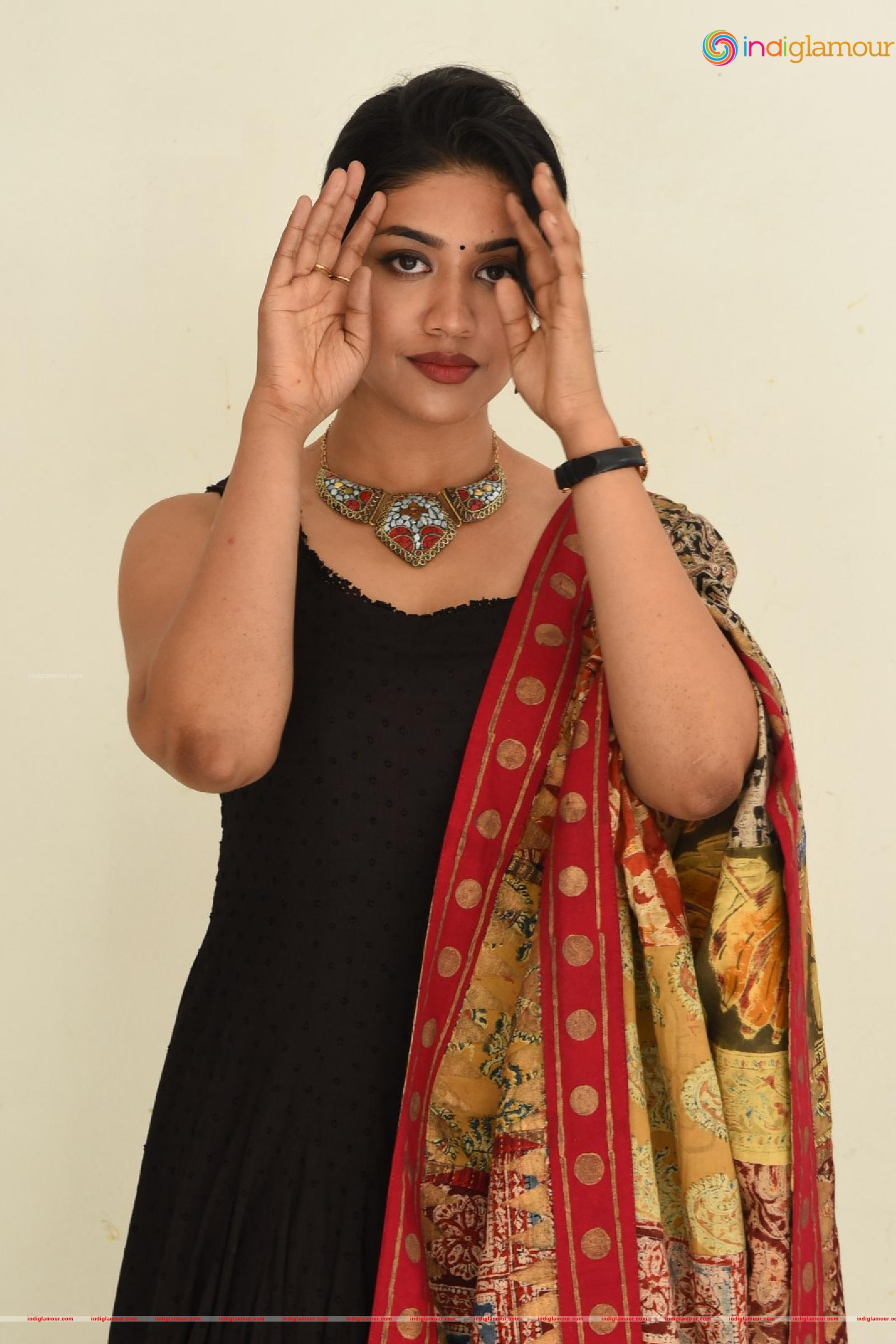 Malavika Satheesan Actress hd photo