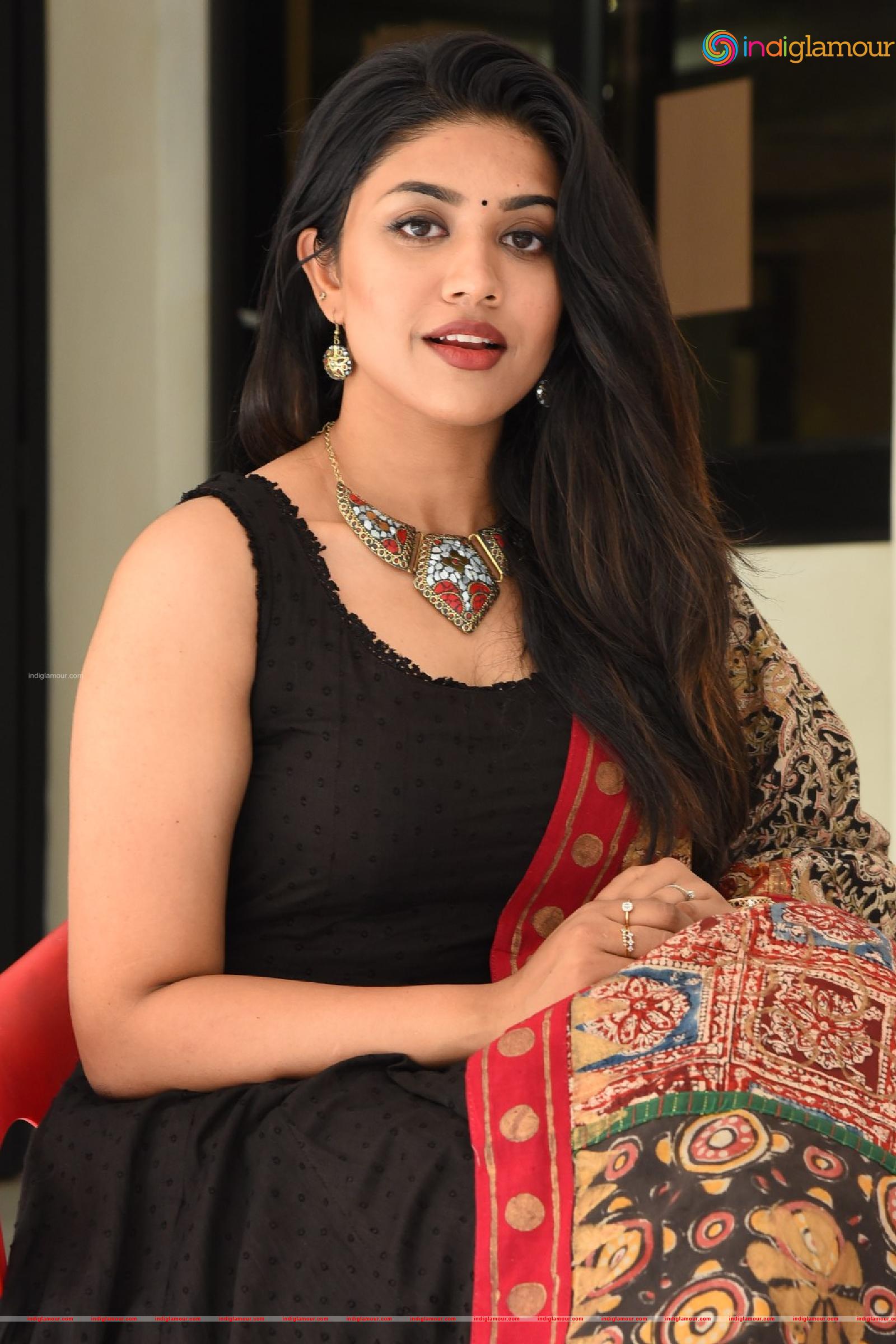 Malavika Satheesan Actress hd photo
