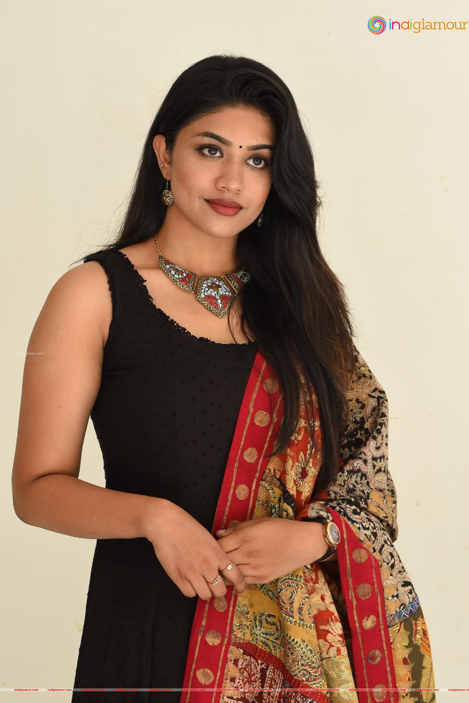 Malavika Satheesan Actress hd photo