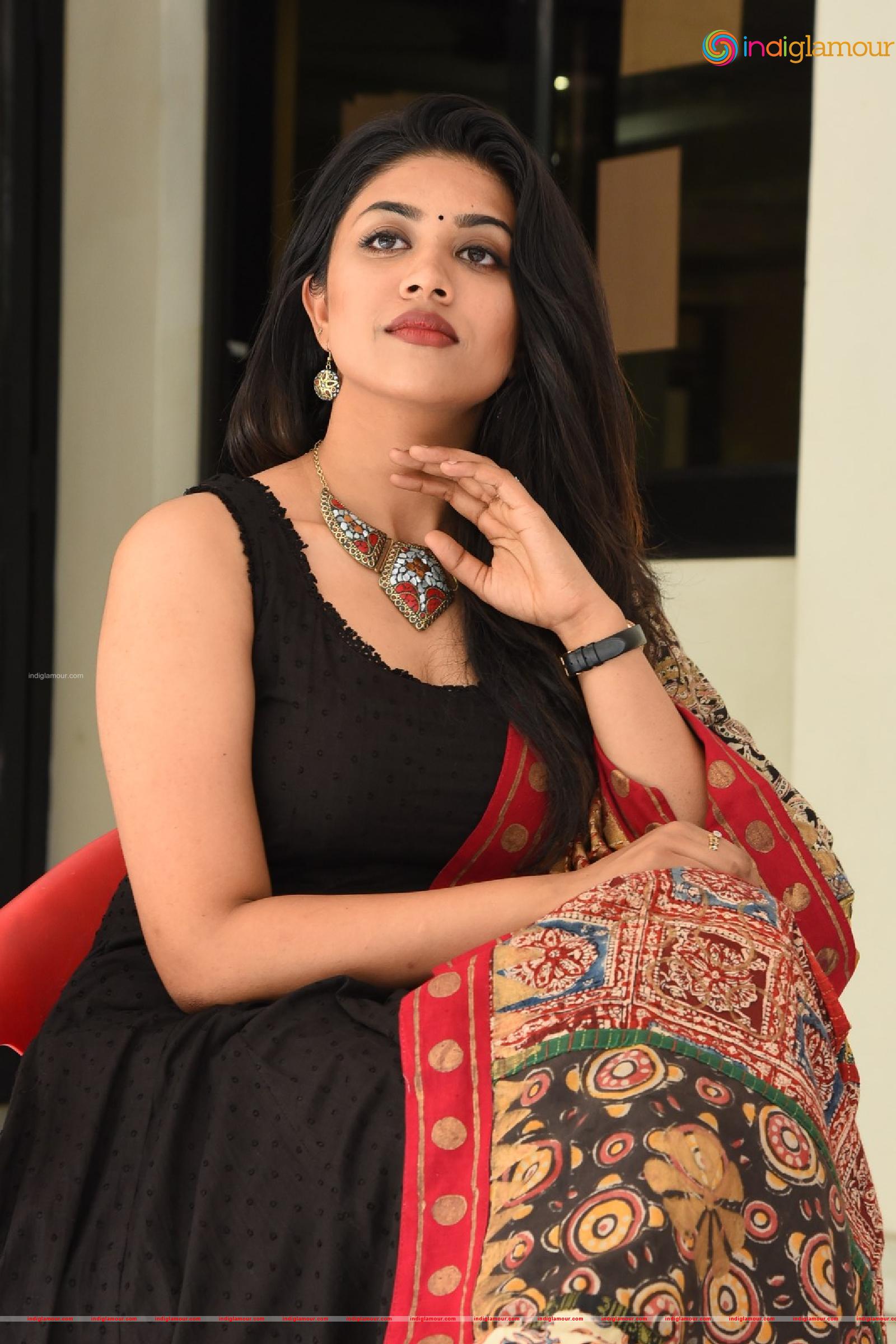 Malavika Satheesan Actress hd photo