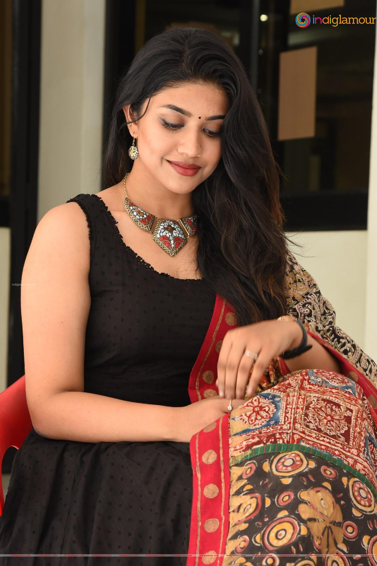 Malavika Satheesan Actress hd photo