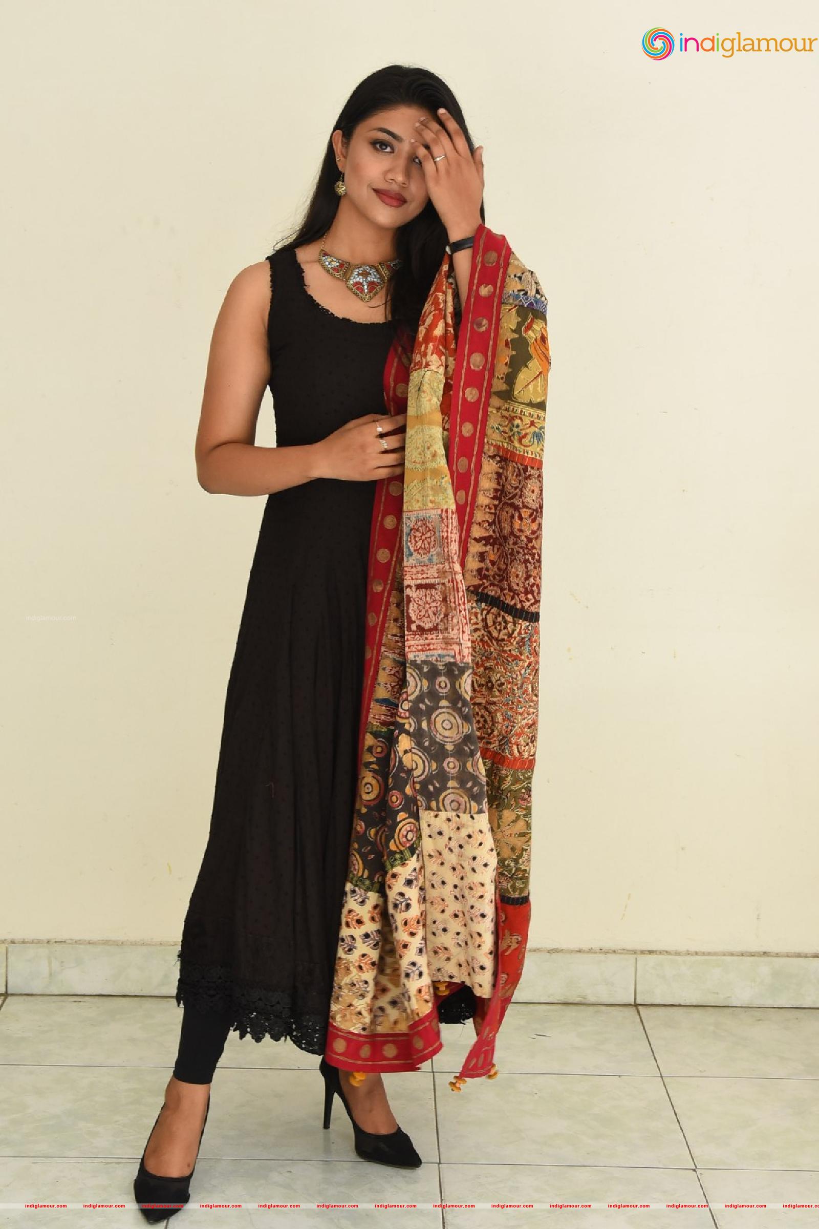 Malavika Satheesan Actress hd photo