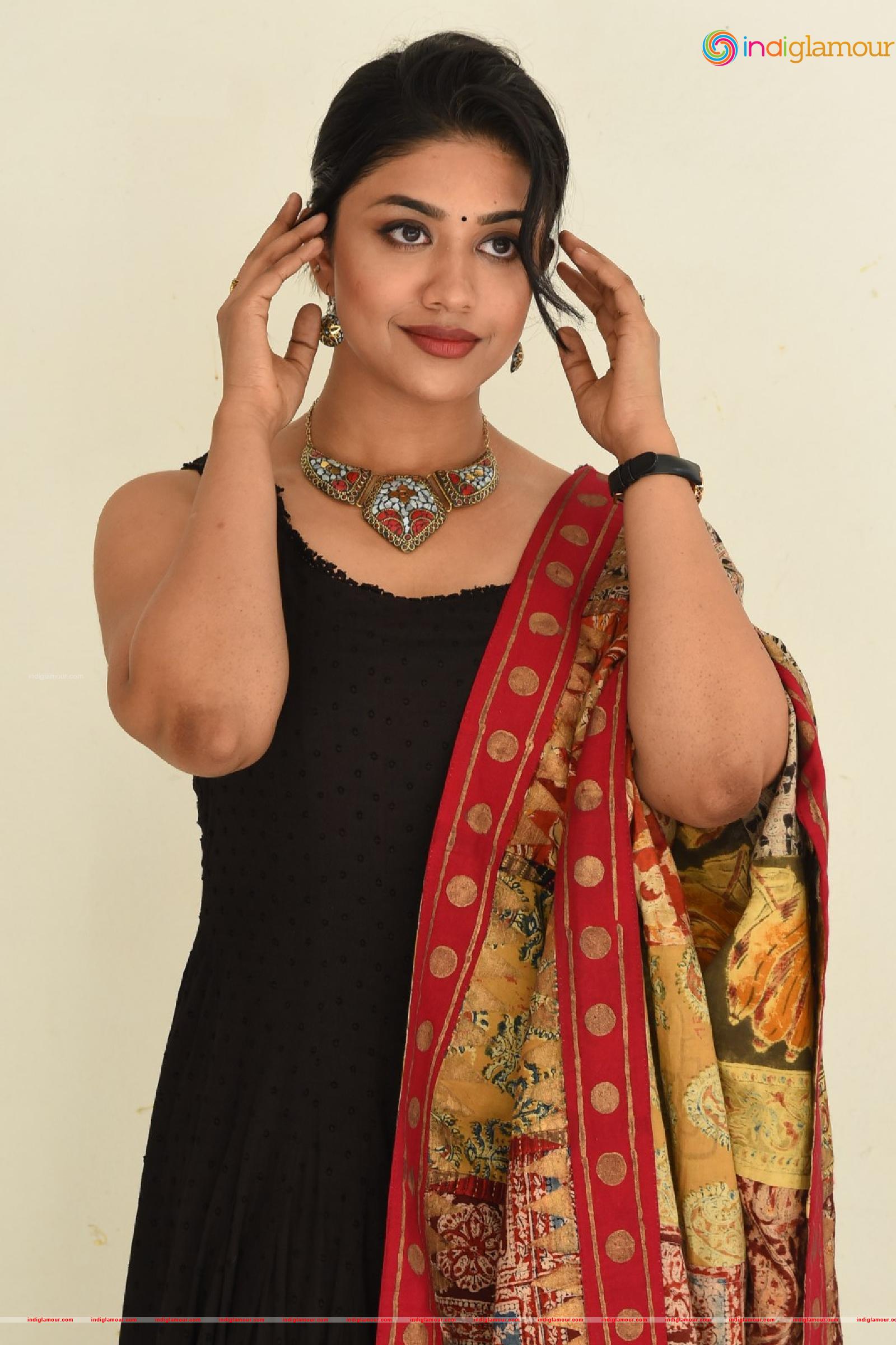 Malavika Satheesan Actress hd photo