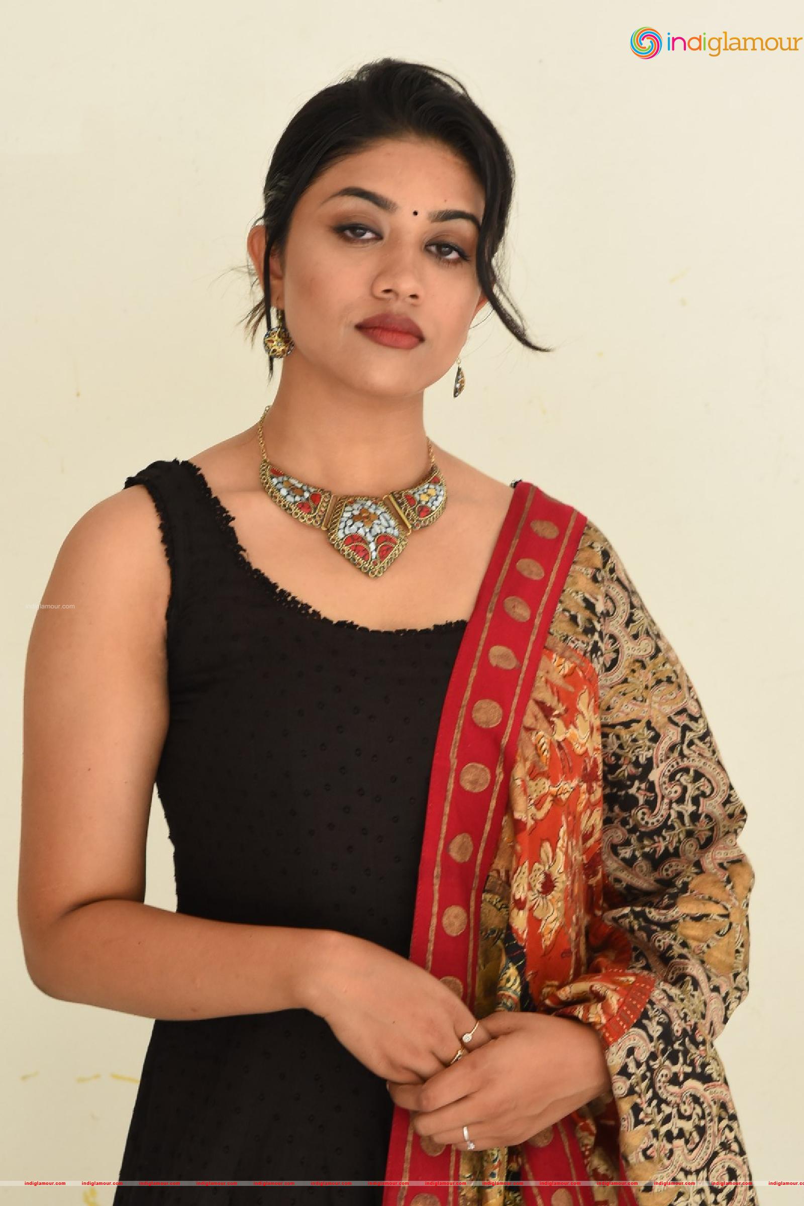 Malavika Satheesan Actress hd photo
