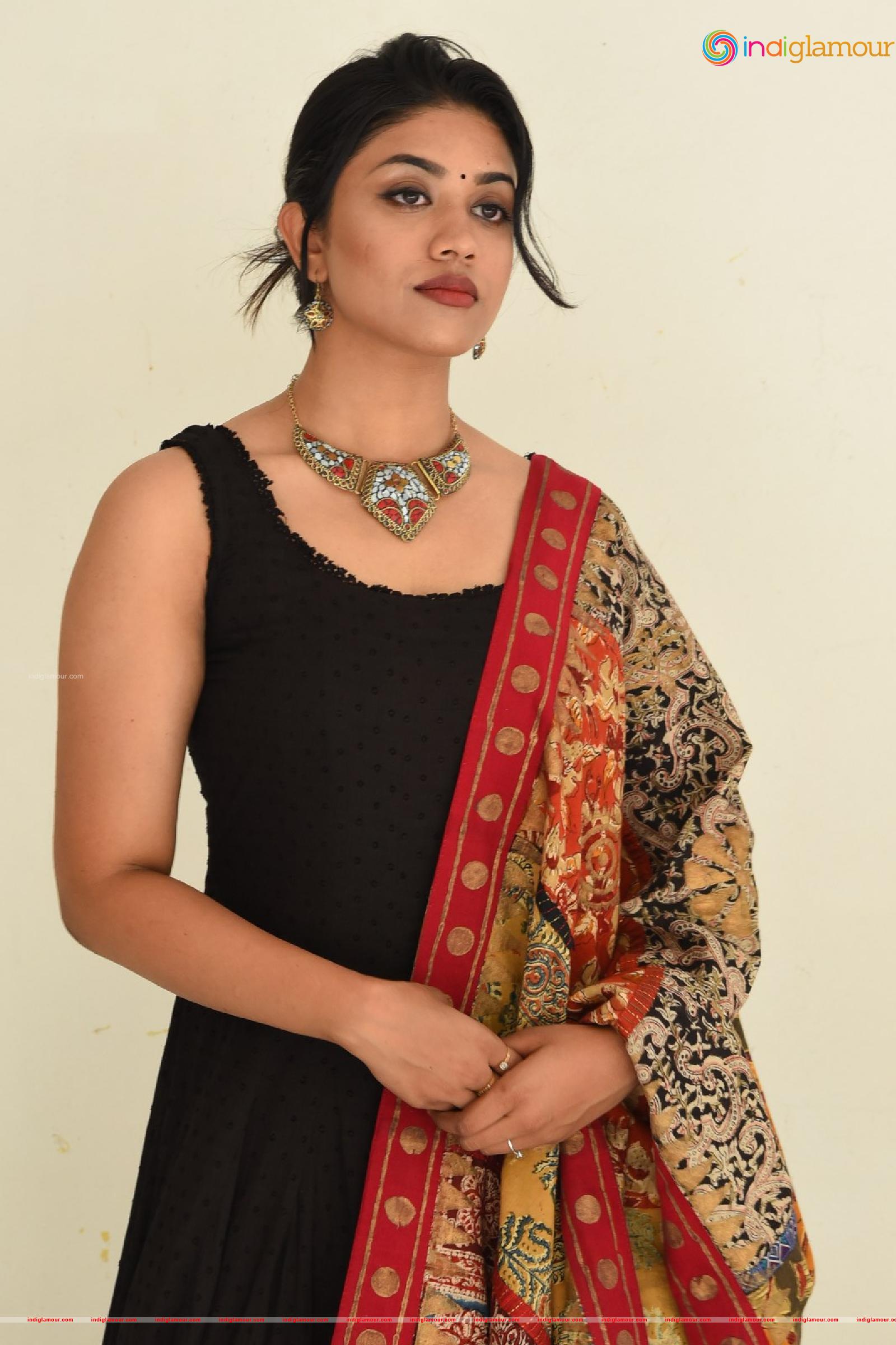 Malavika Satheesan Actress hd photo