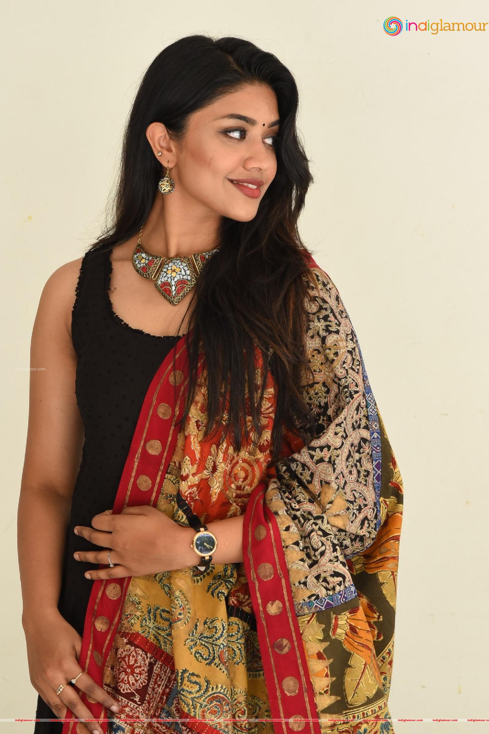 Malavika Satheesan Actress hd photo
