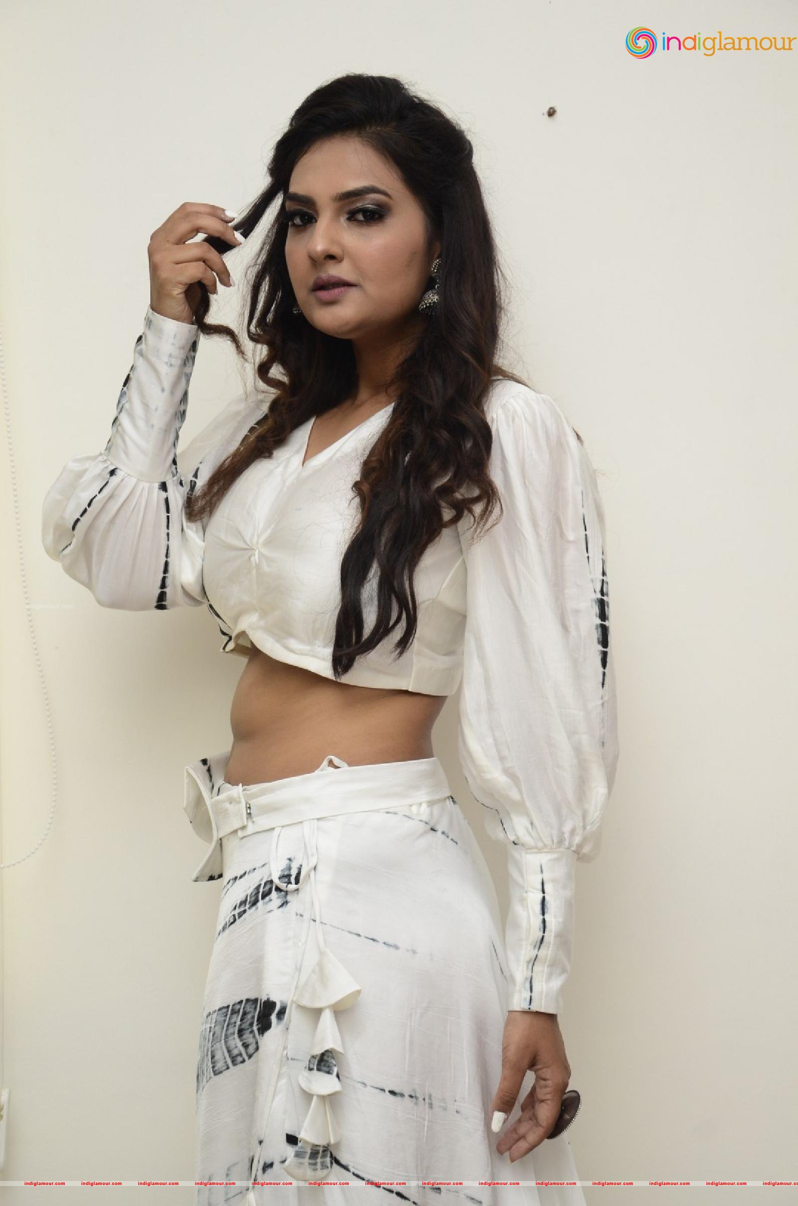 Neha Deshpande Actress hd photo