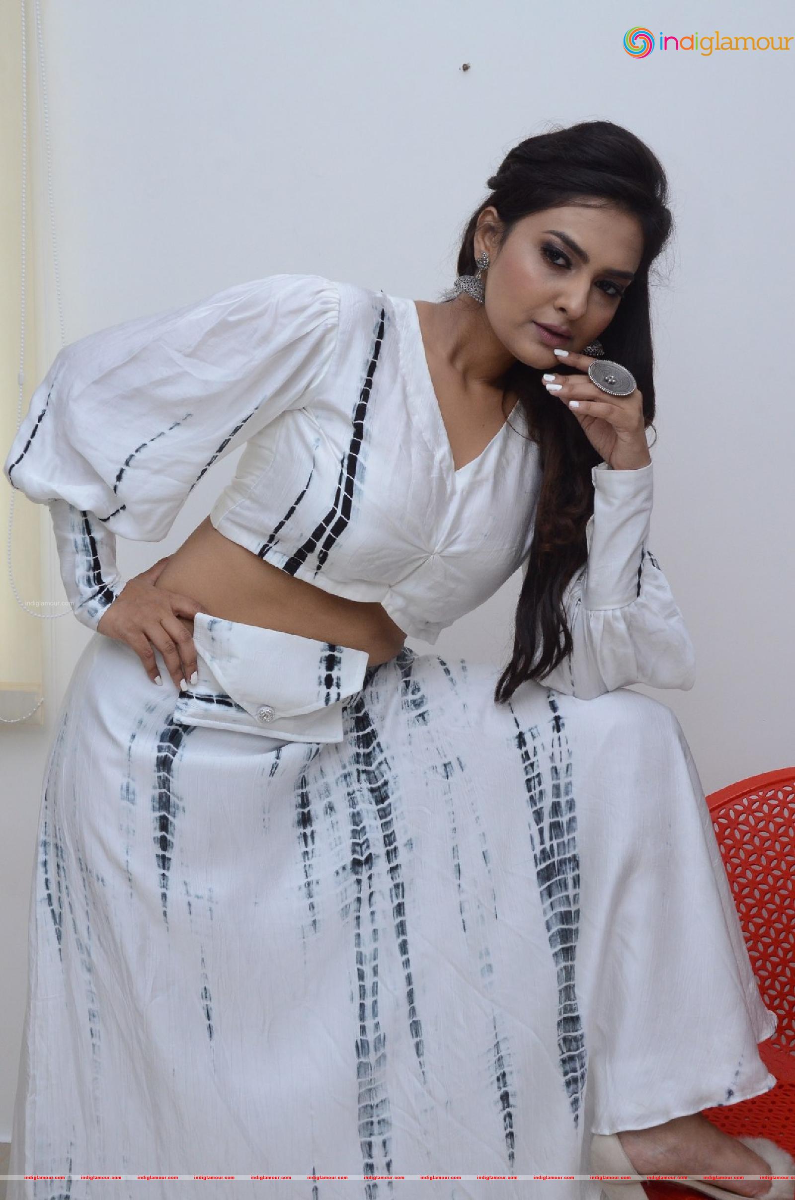 Neha Deshpande Actress hd photo