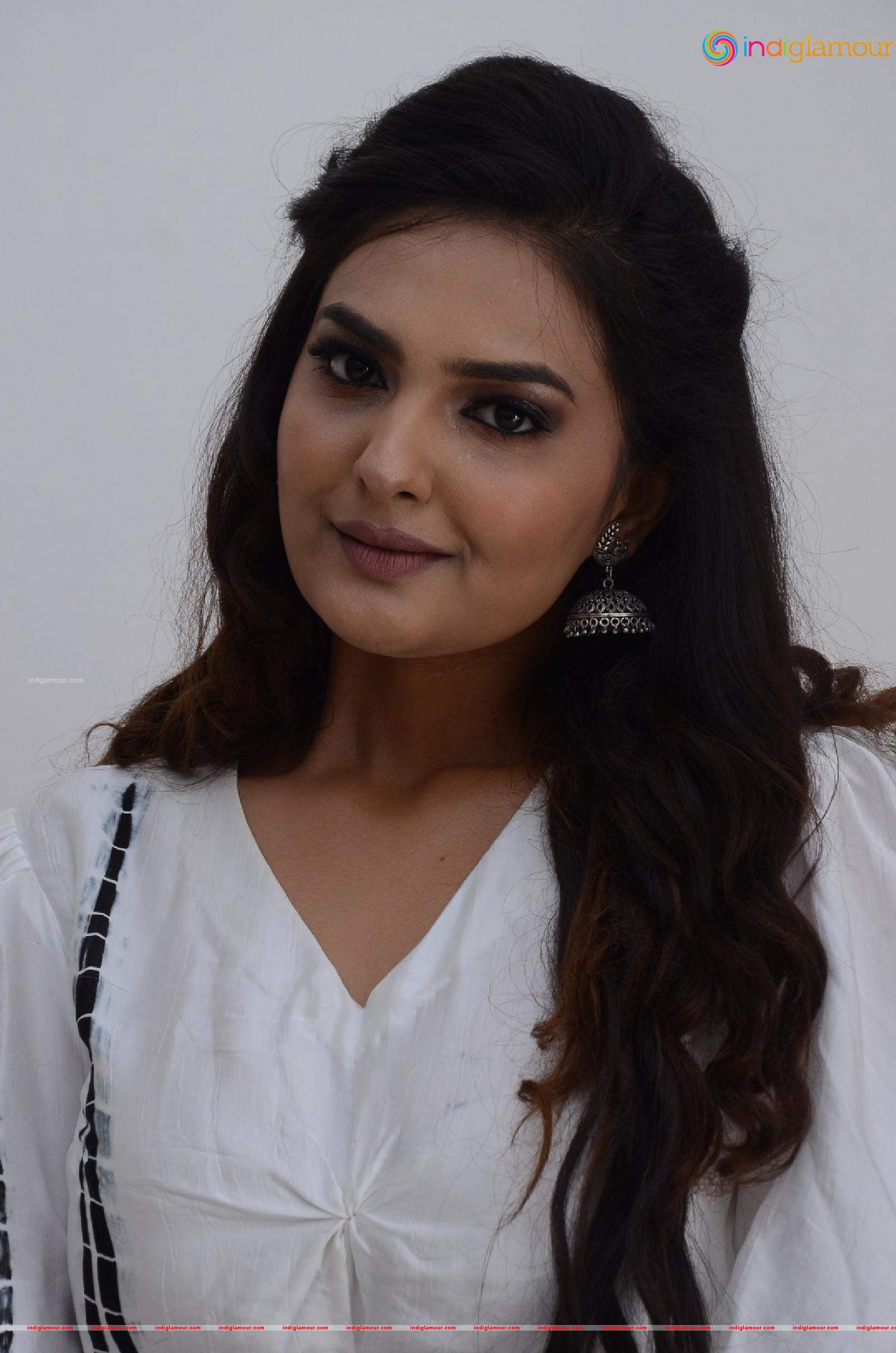 Neha Deshpande Actress hd photo