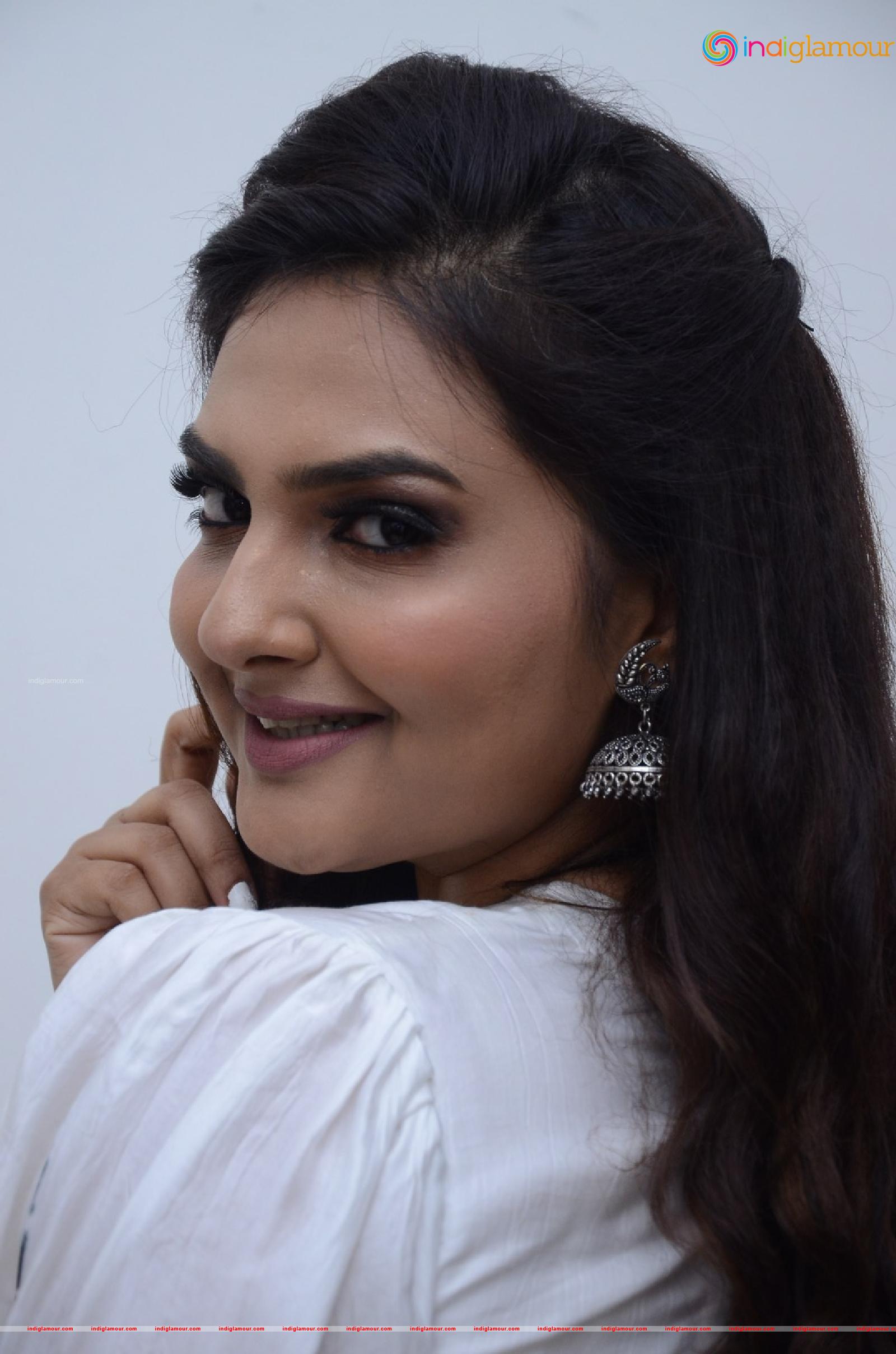 Neha Deshpande Actress hd photo