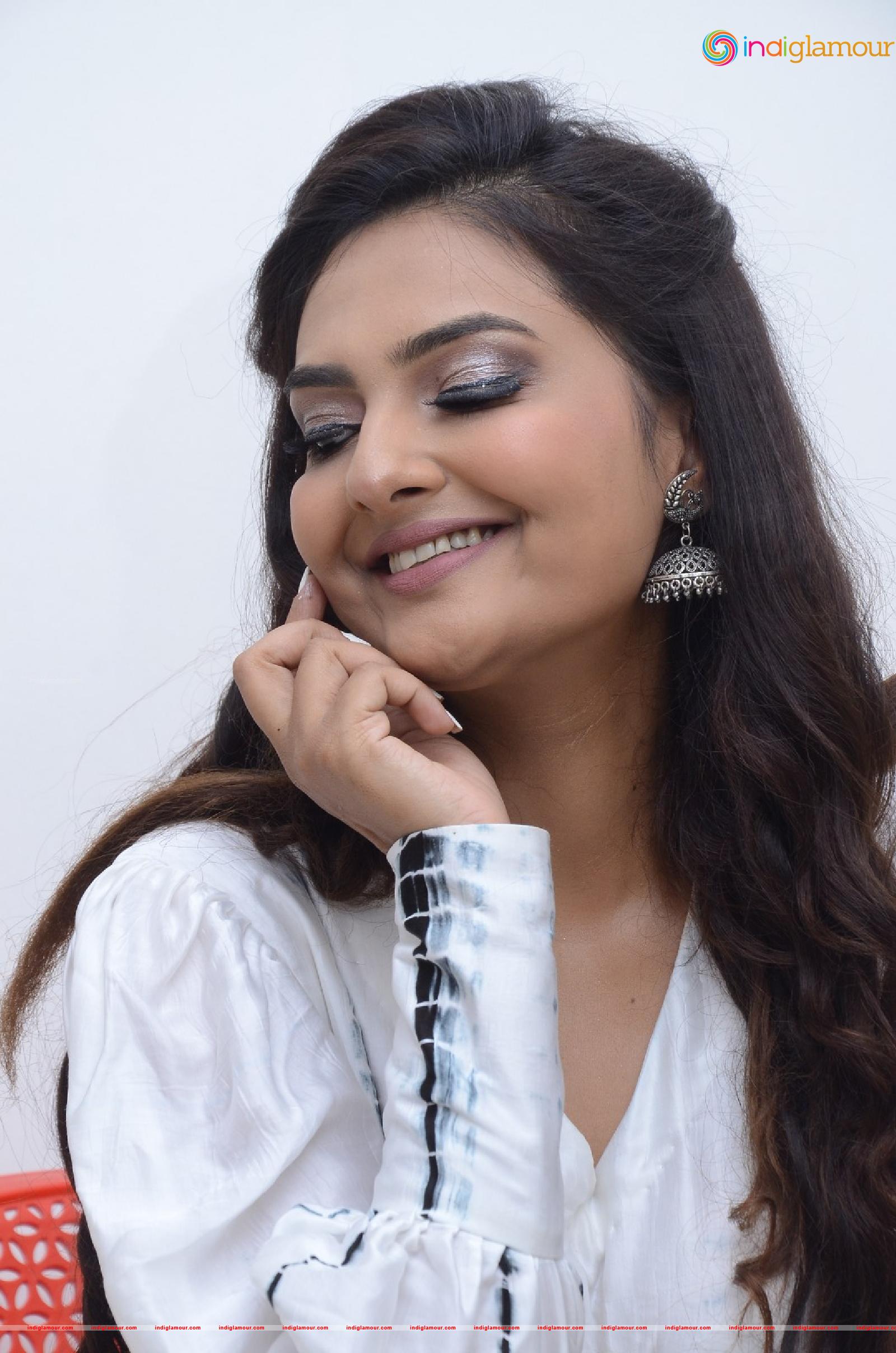 Neha Deshpande Actress hd photo