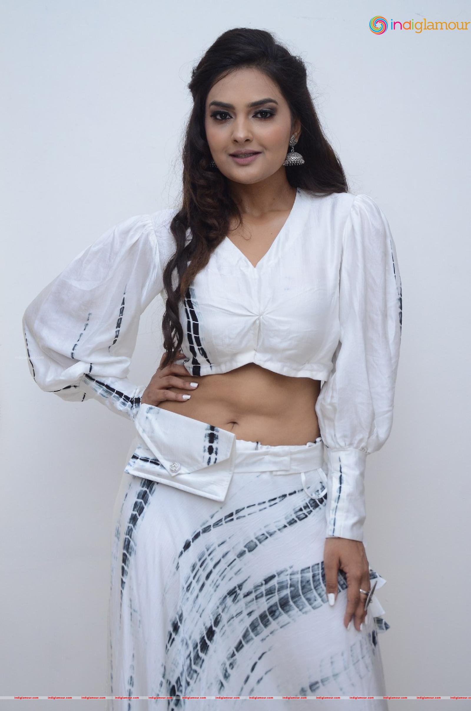 Neha Deshpande Actress hd photo