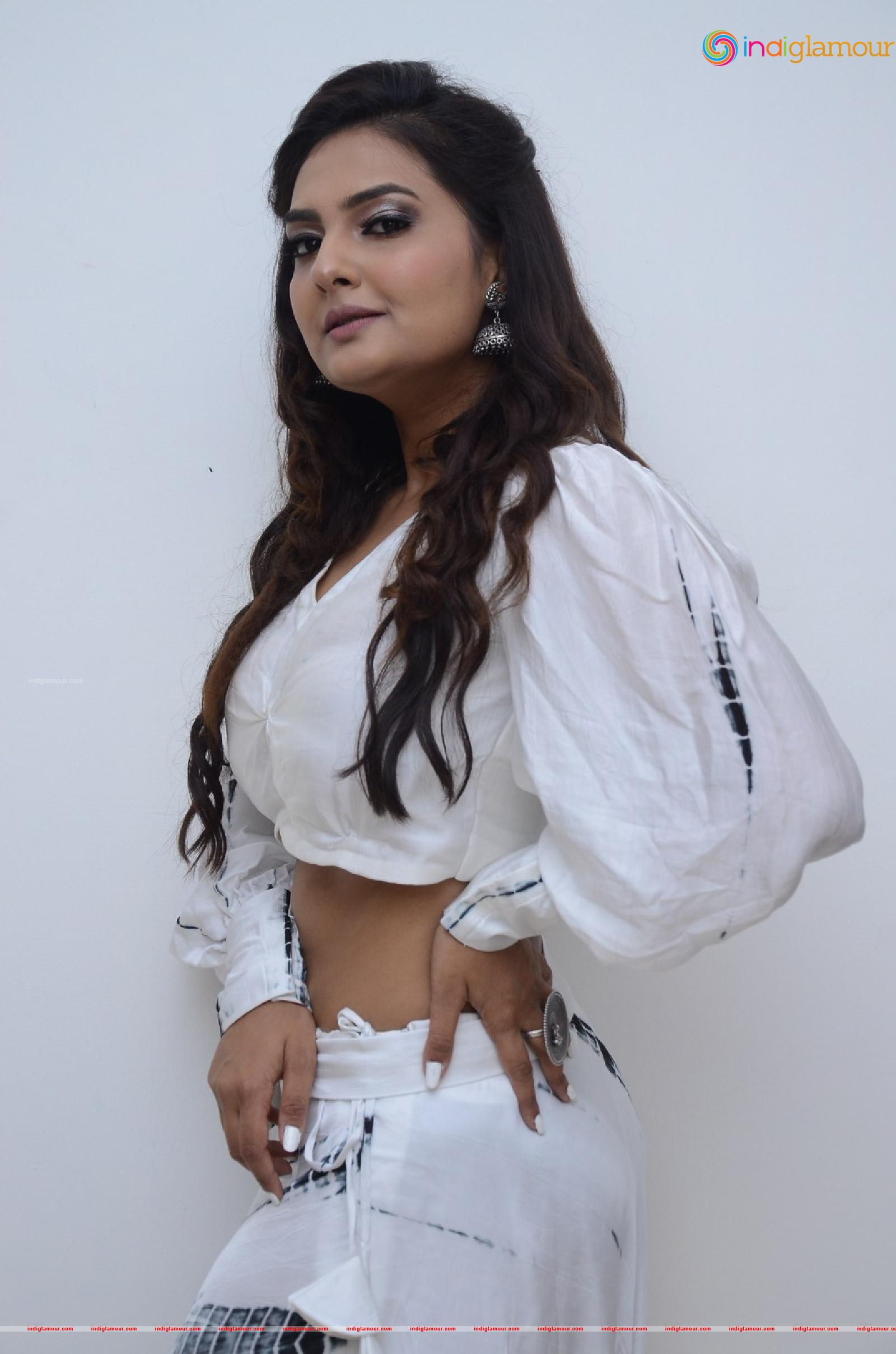 Neha Deshpande Actress hd photo