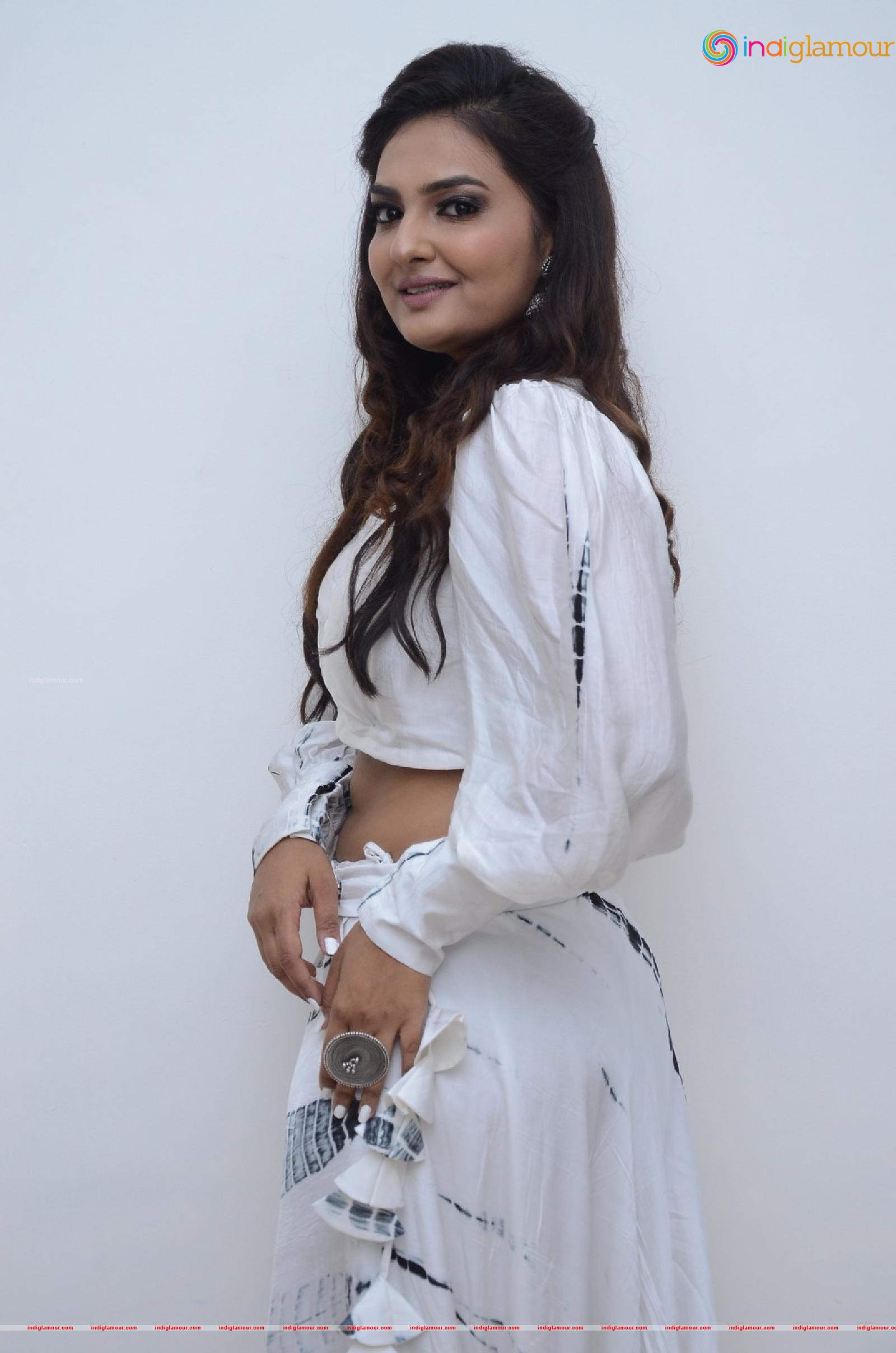 Neha Deshpande Actress hd photo
