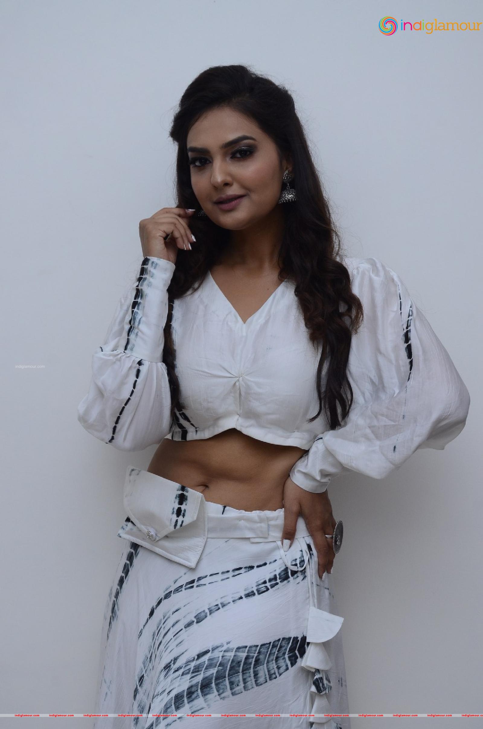Neha Deshpande Actress hd photo