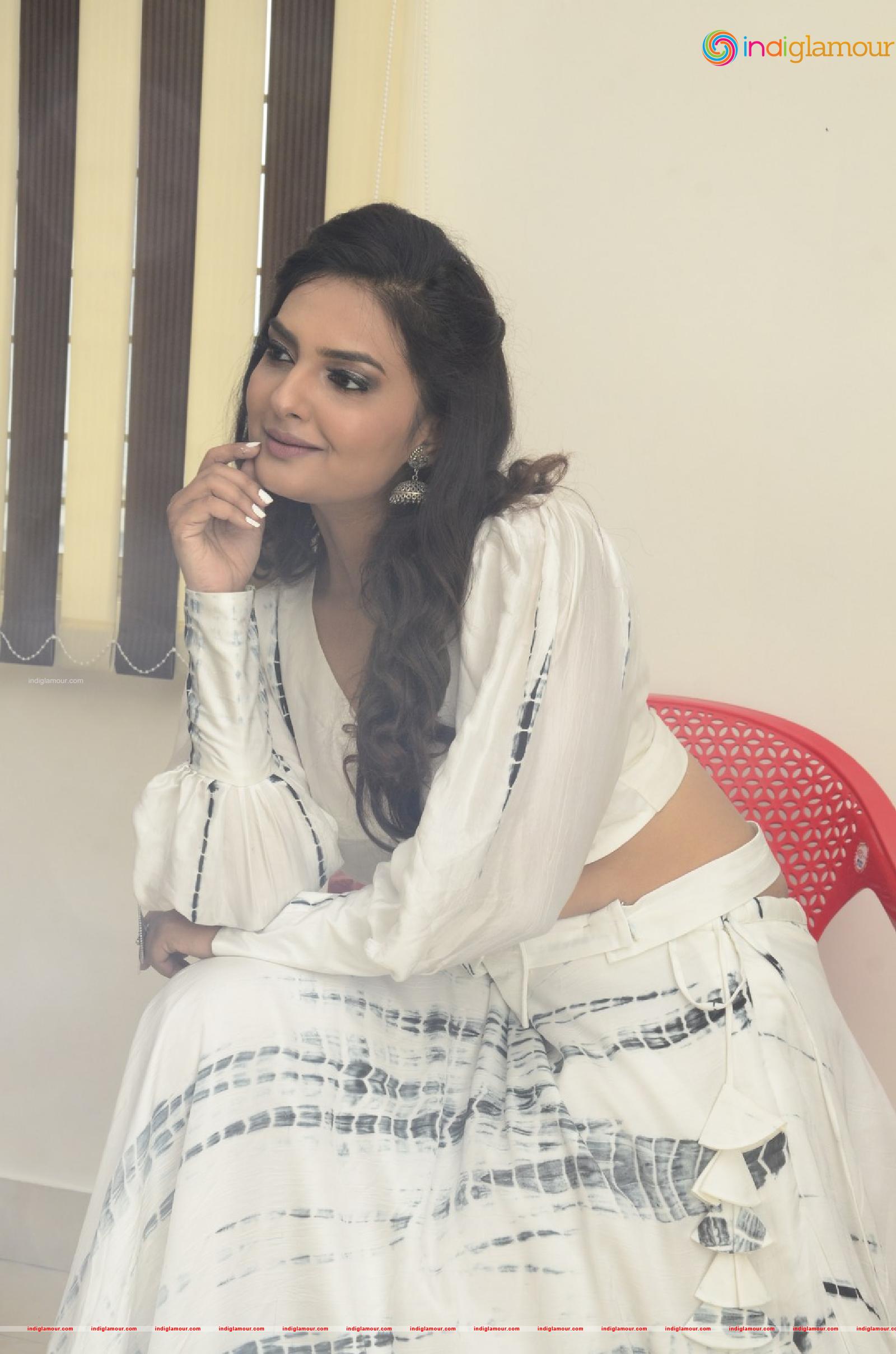 Neha Deshpande Actress hd photo