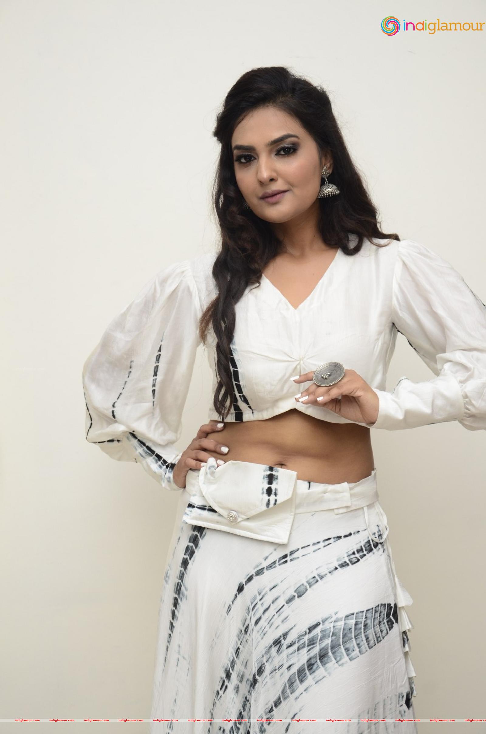 Neha Deshpande Actress hd photo