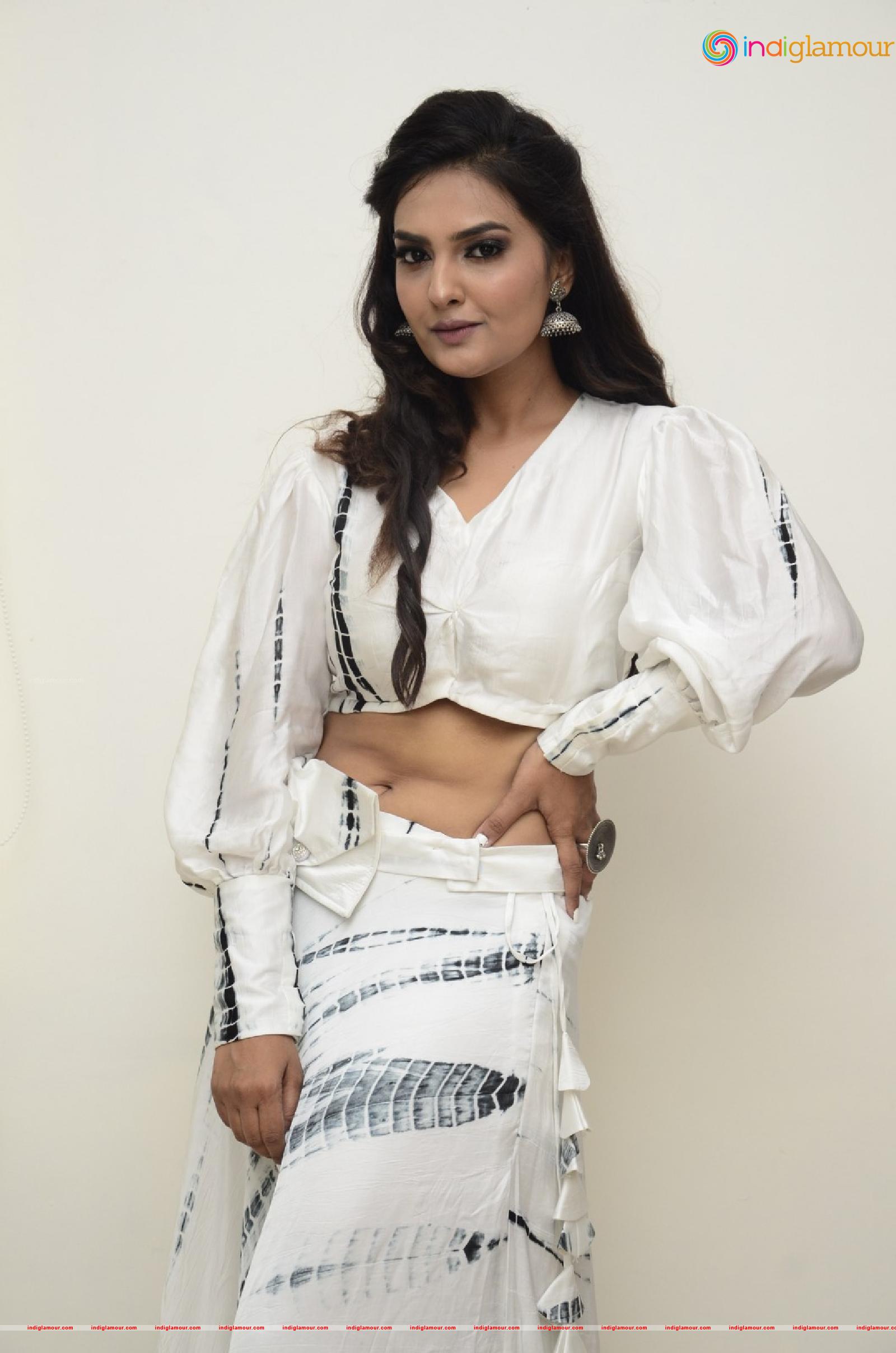 Neha Deshpande Actress hd photo