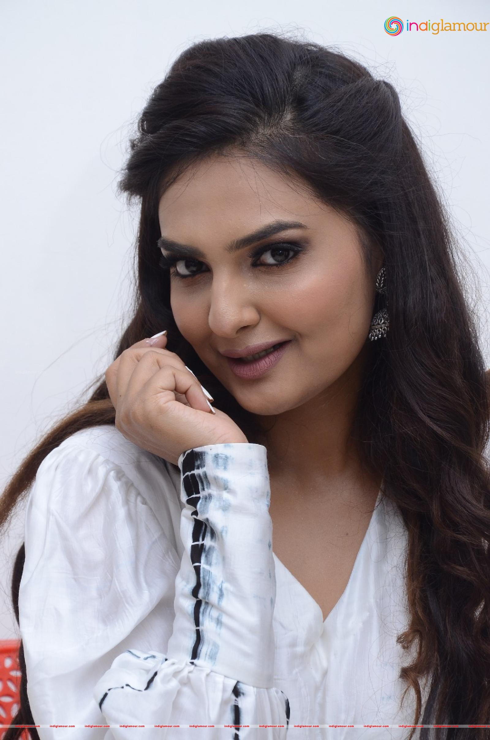 Neha Deshpande Actress hd photo