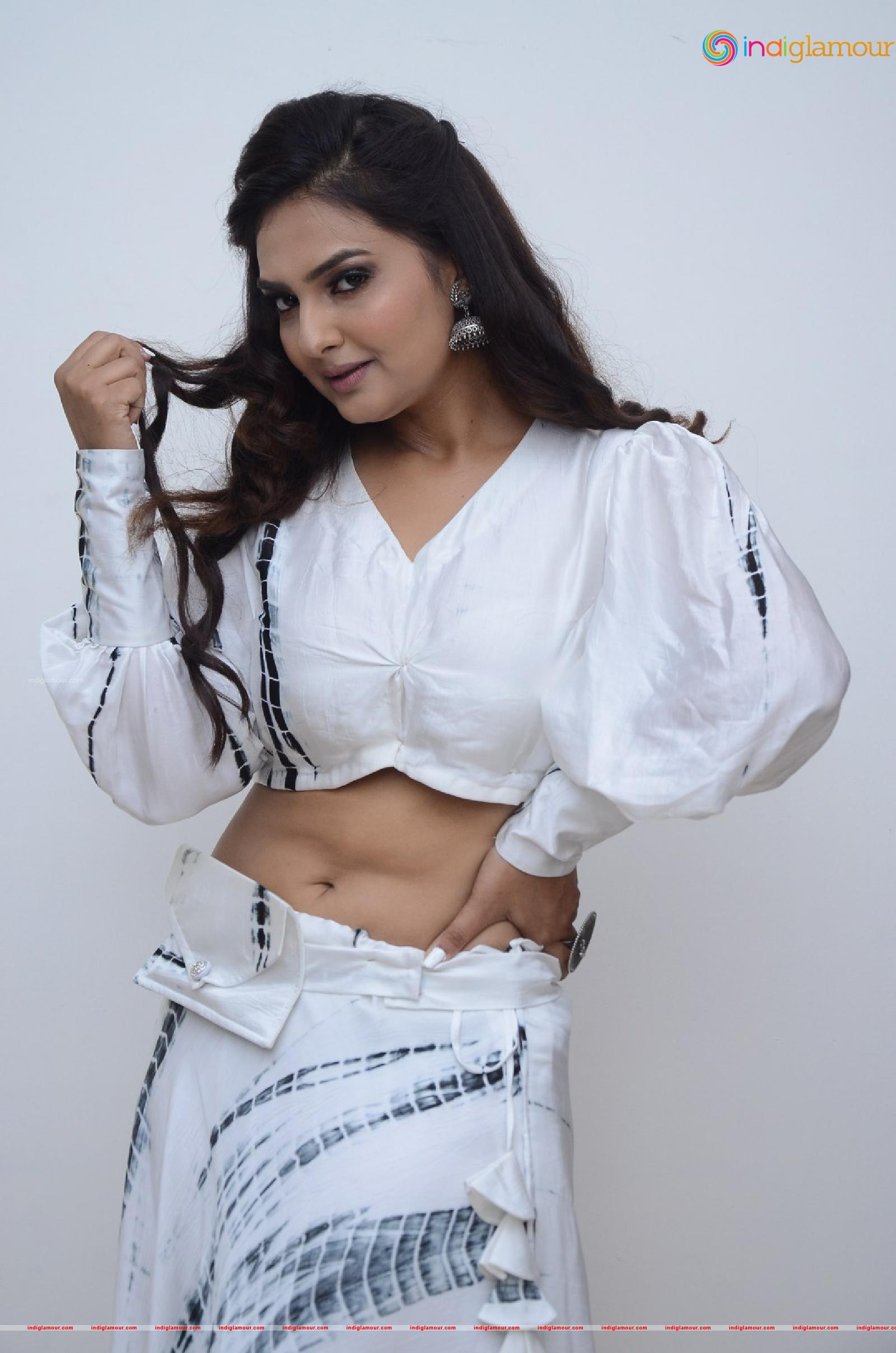 Neha Deshpande Actress hd photo