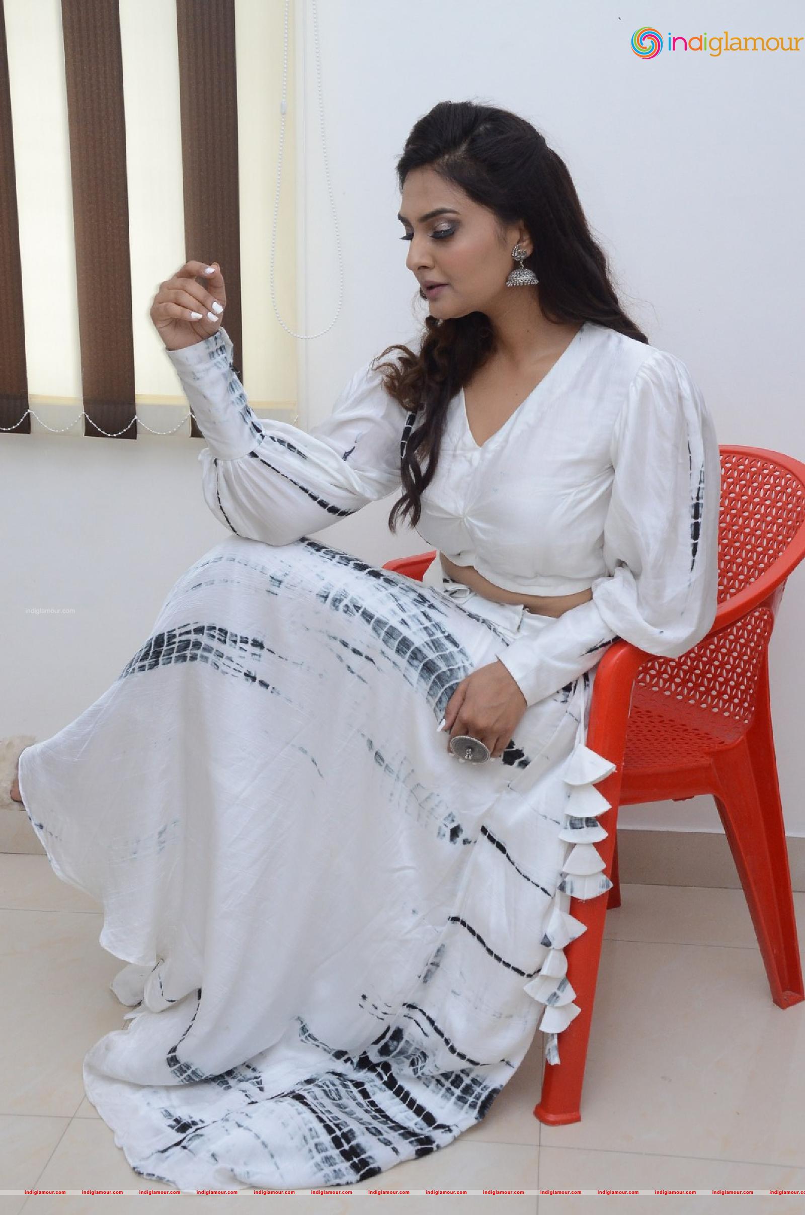 Neha Deshpande Actress hd photo