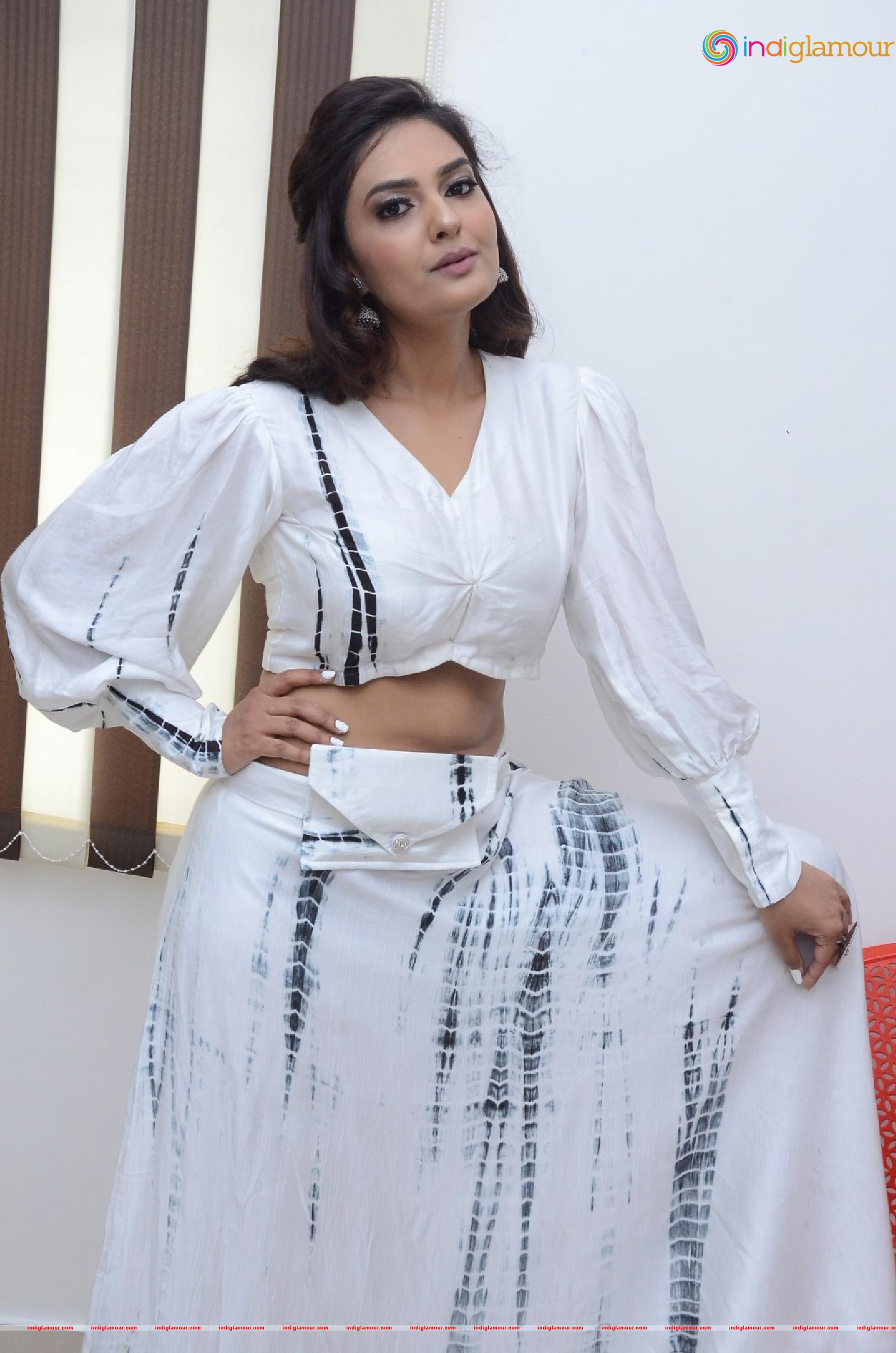 Neha Deshpande Actress hd photo