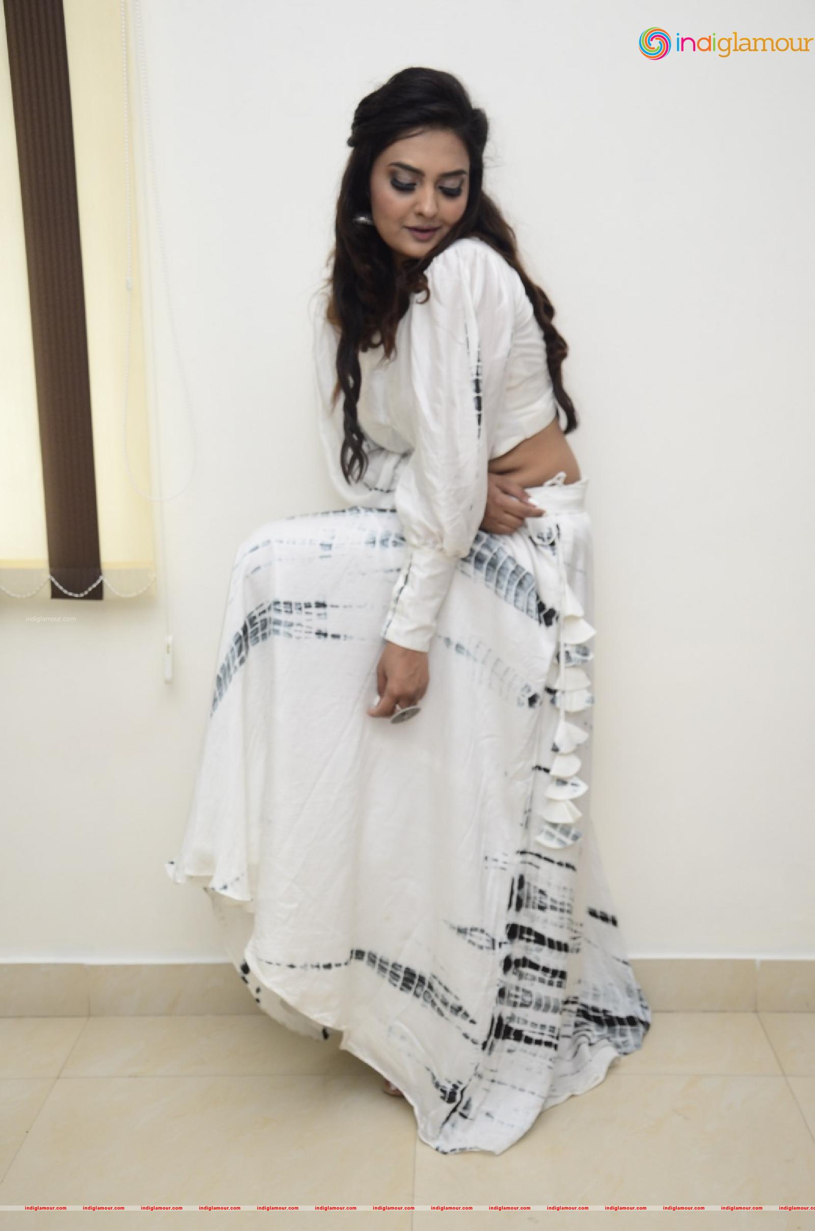 Neha Deshpande Actress hd photo