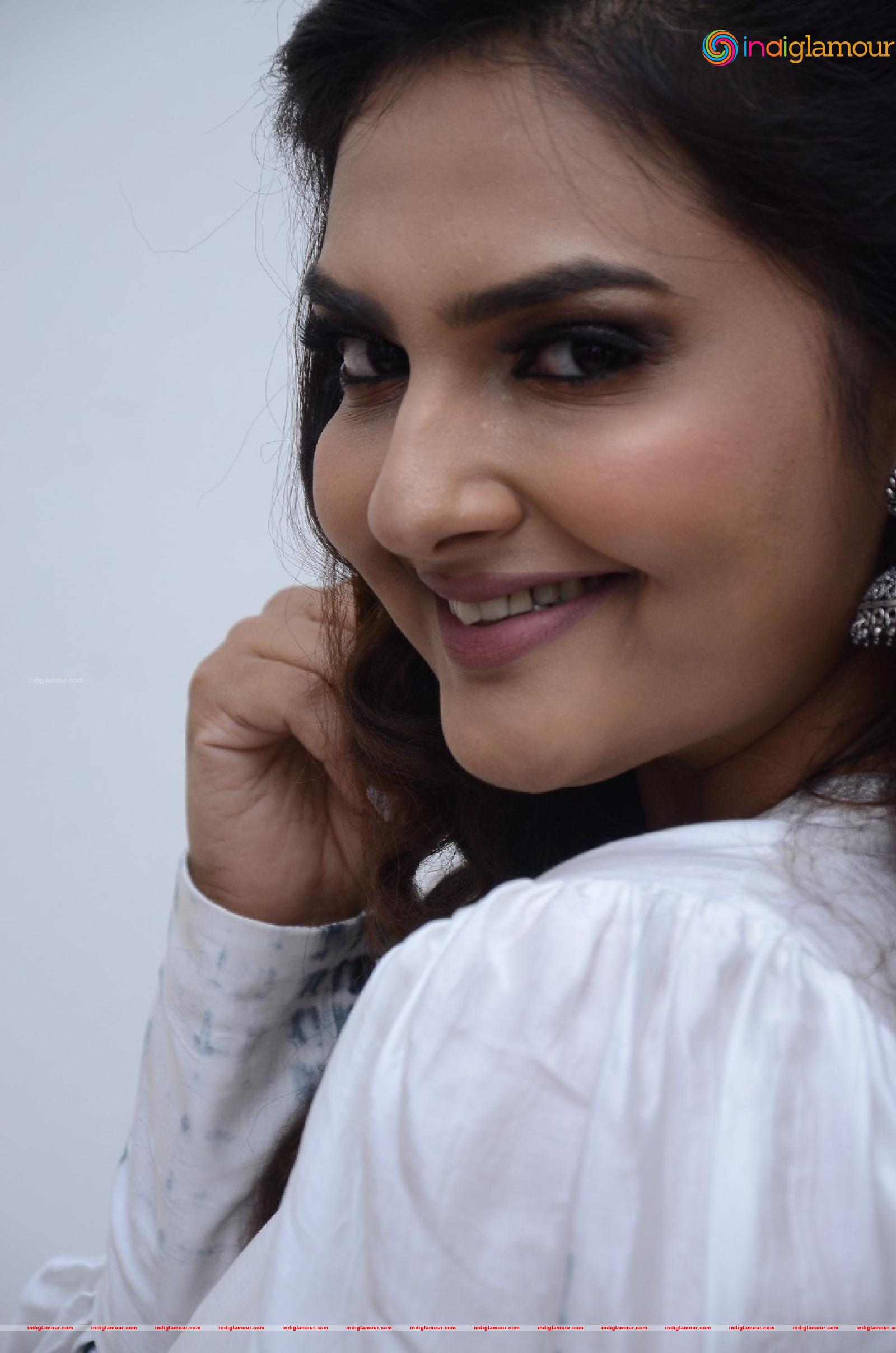 Neha Deshpande Actress hd photo