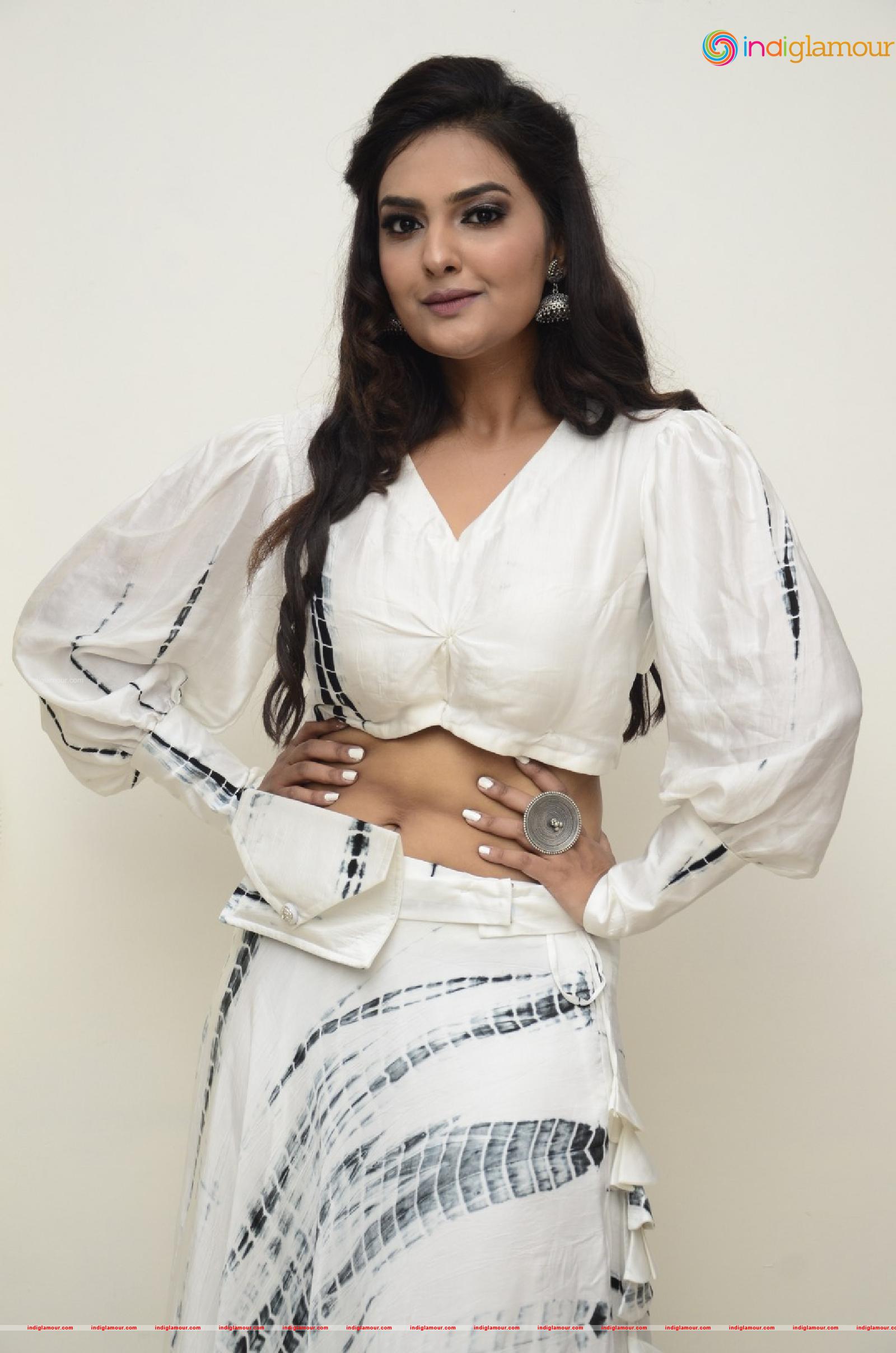 Neha Deshpande Actress hd photo
