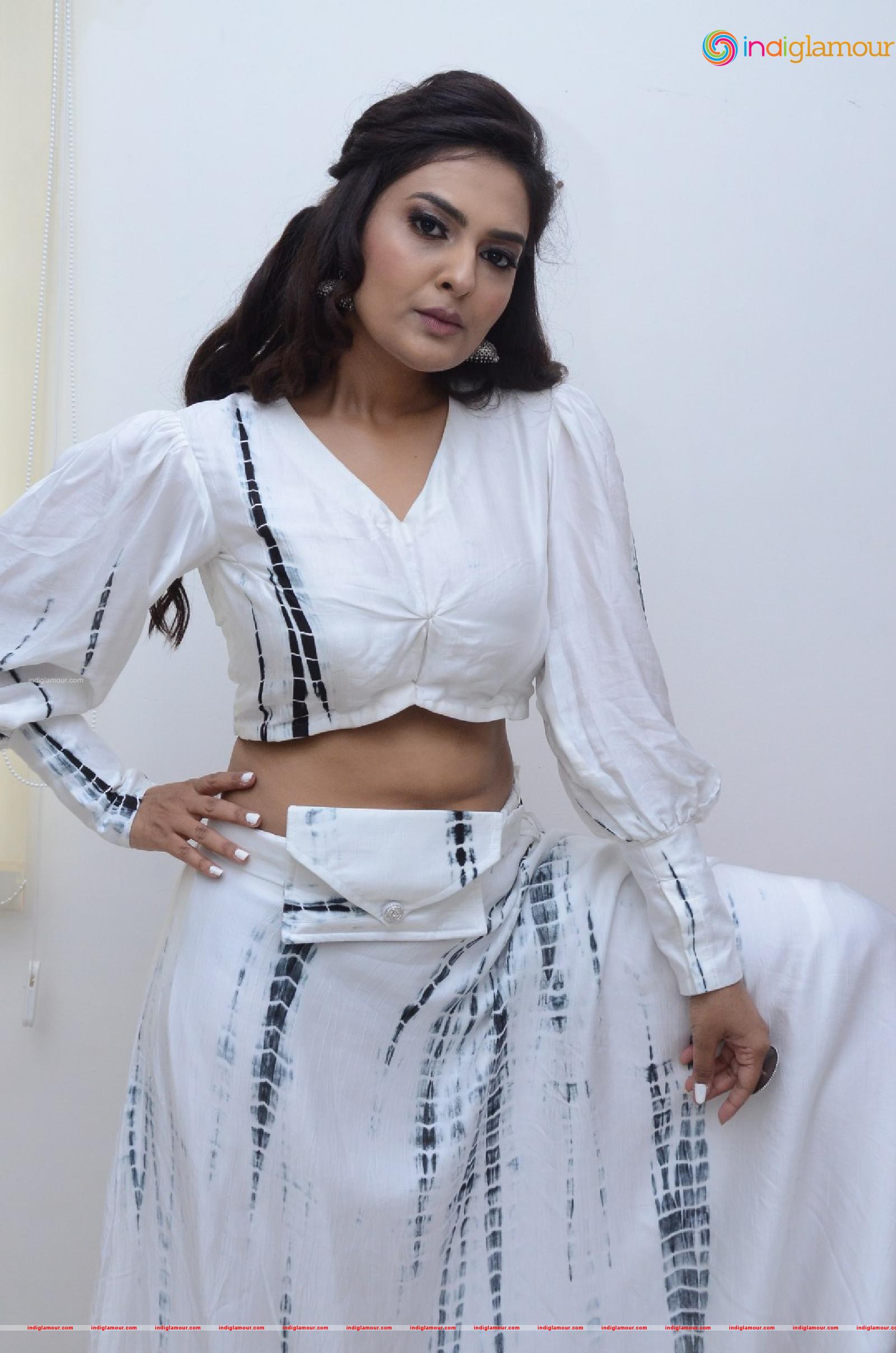 Neha Deshpande Actress hd photo