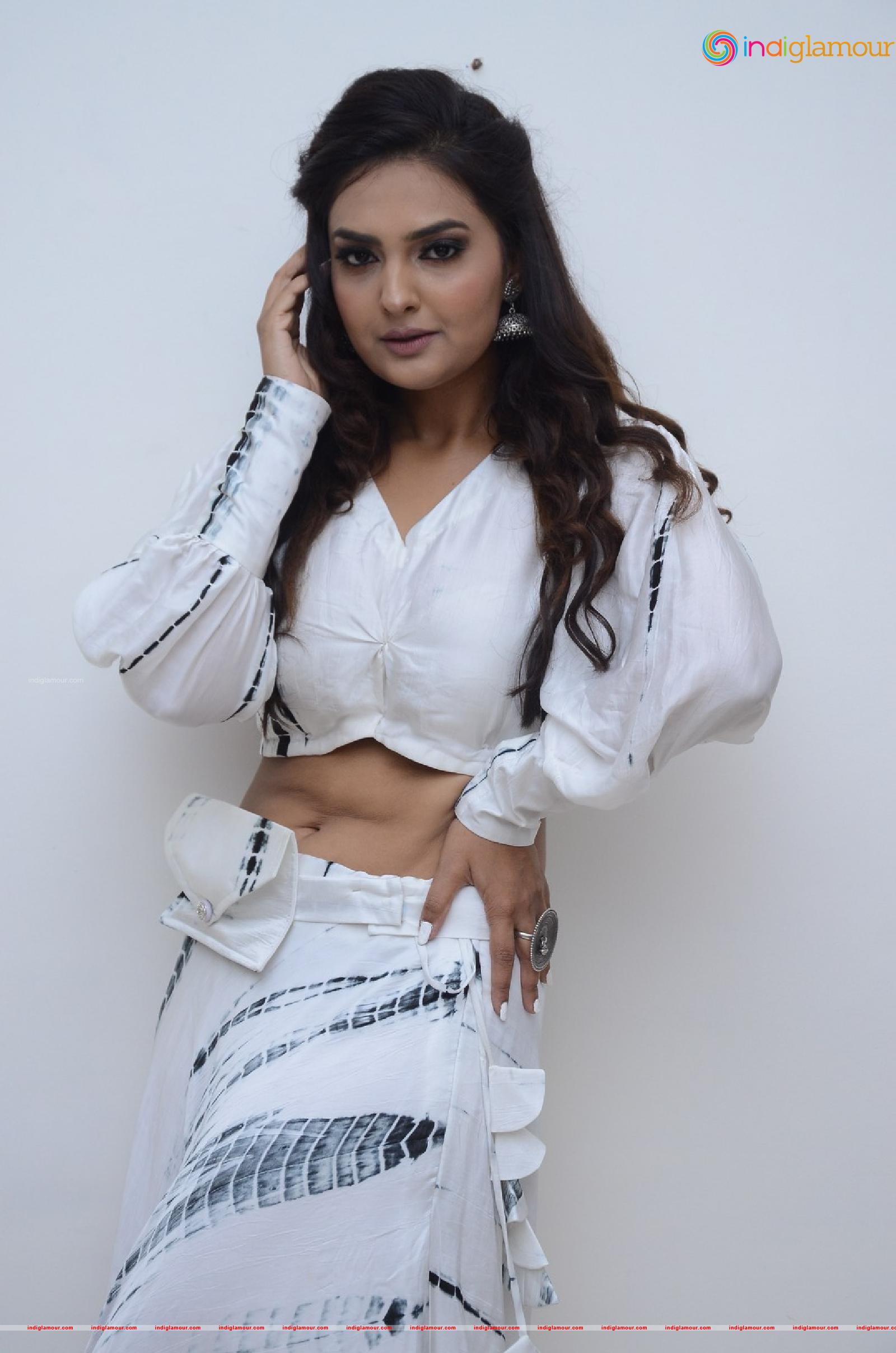 Neha Deshpande Actress hd photo