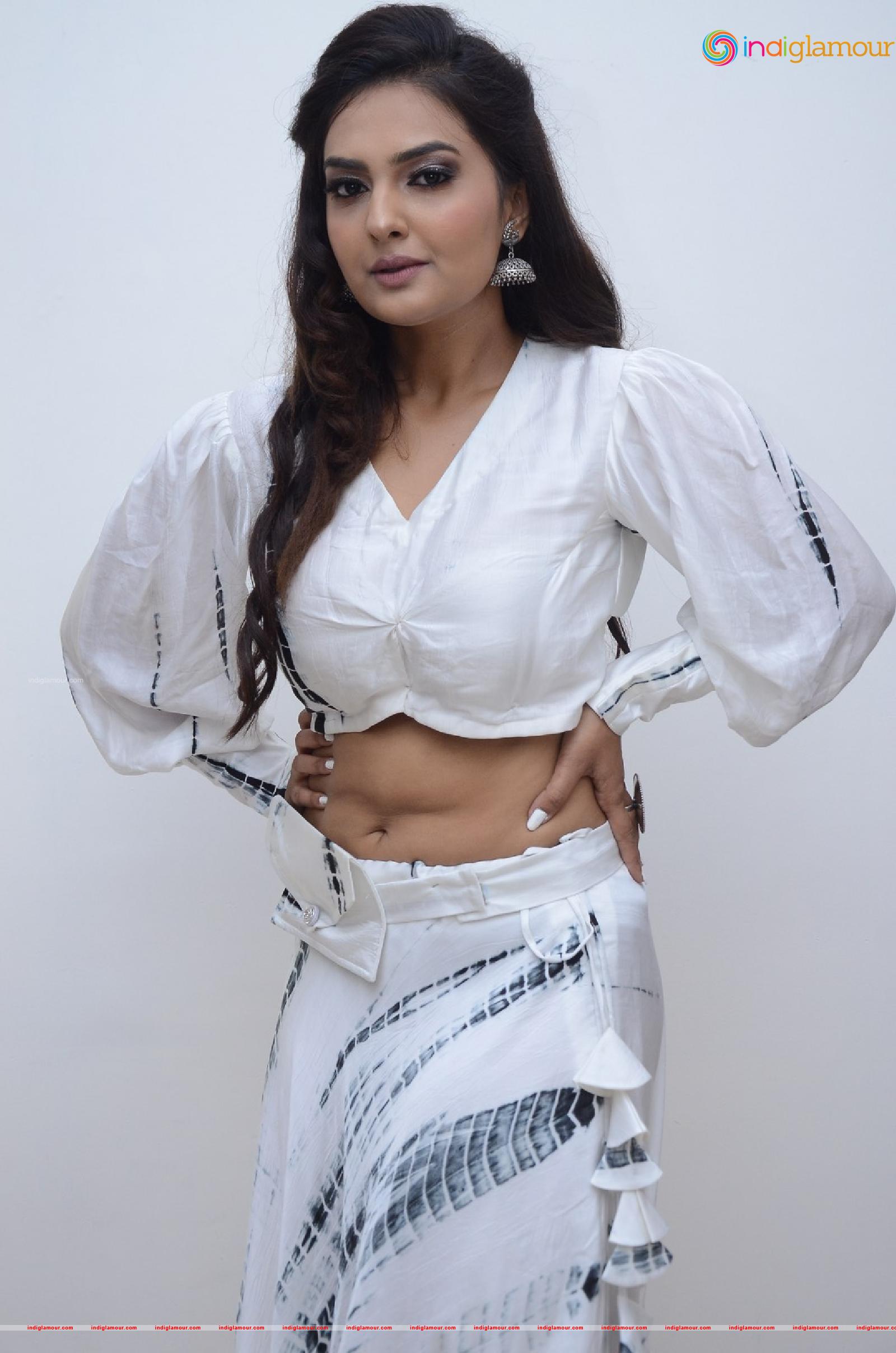 Neha Deshpande Actress hd photo