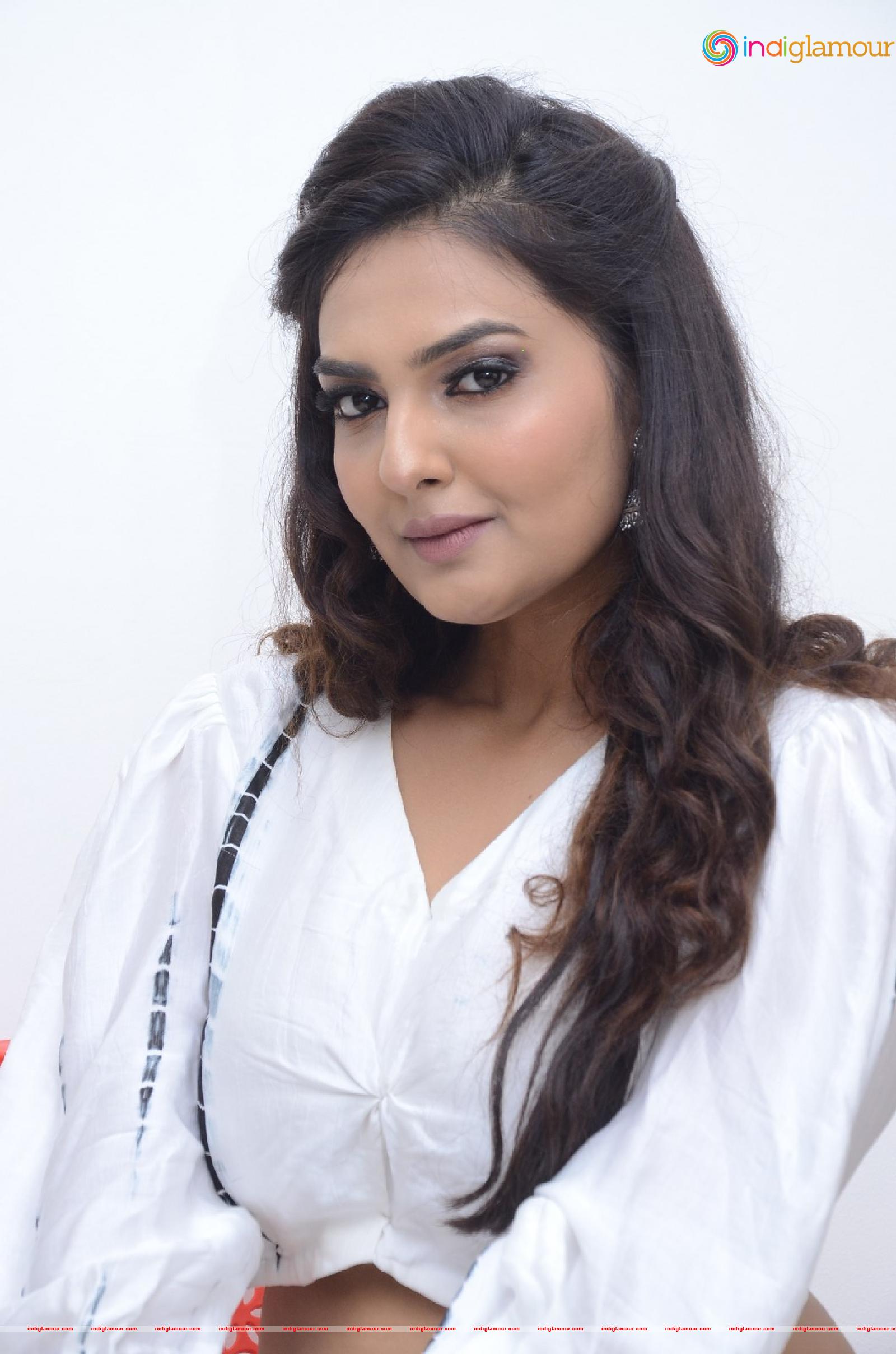 Neha Deshpande Actress hd photo