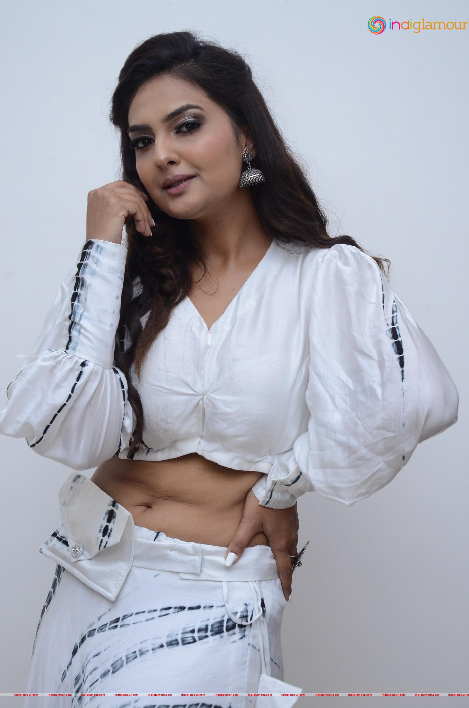 Neha Deshpande Actress hd photo