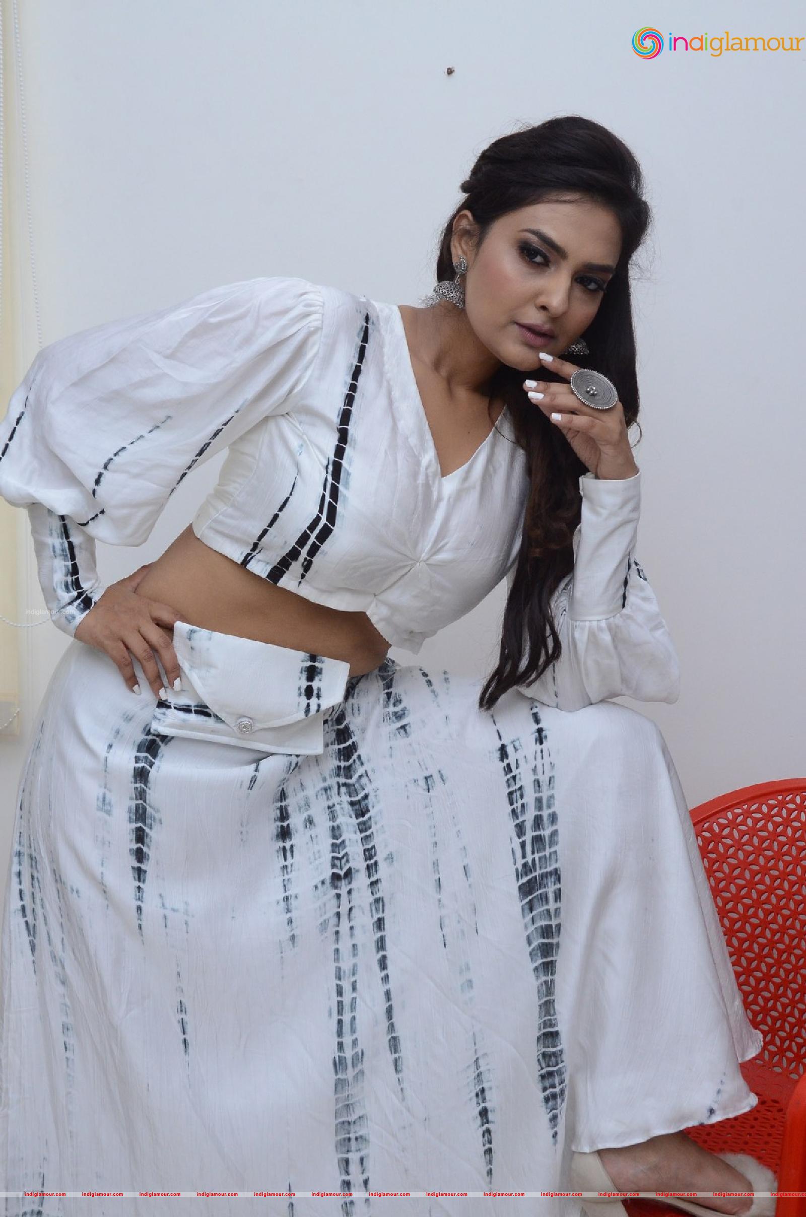 Neha Deshpande Actress hd photo