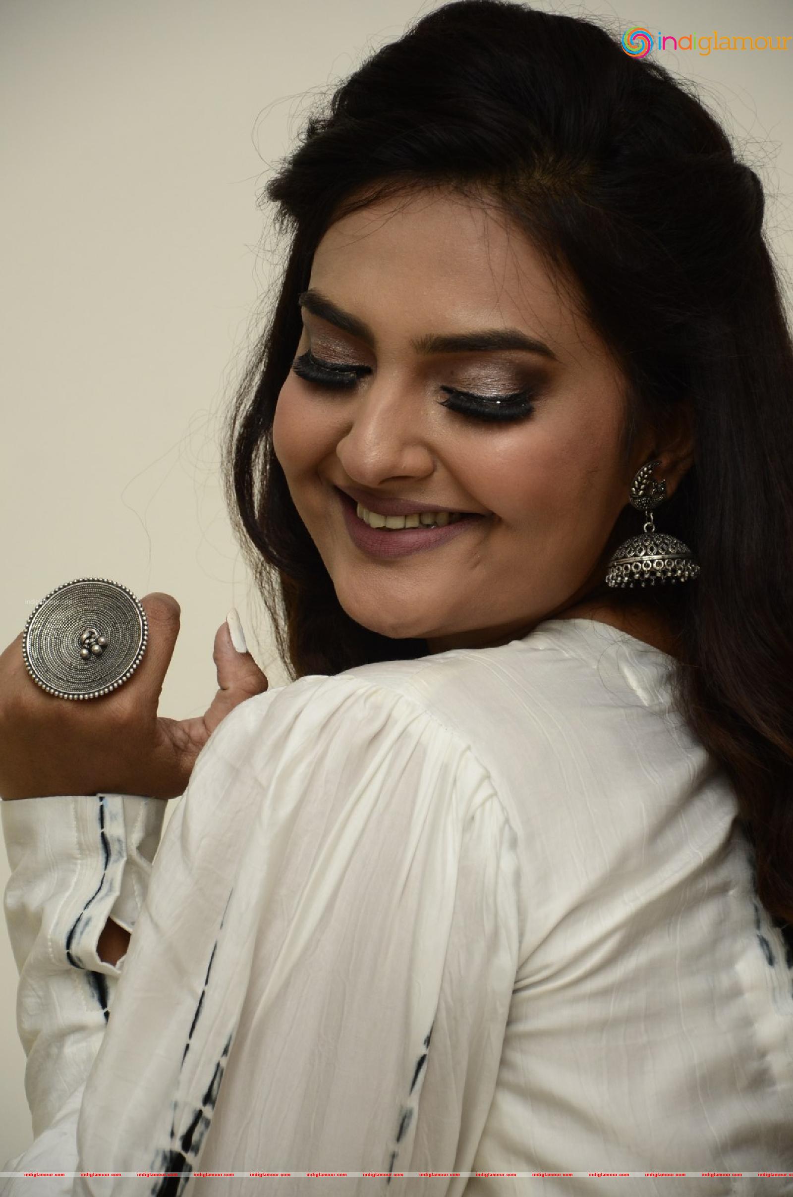 Neha Deshpande Actress hd photo