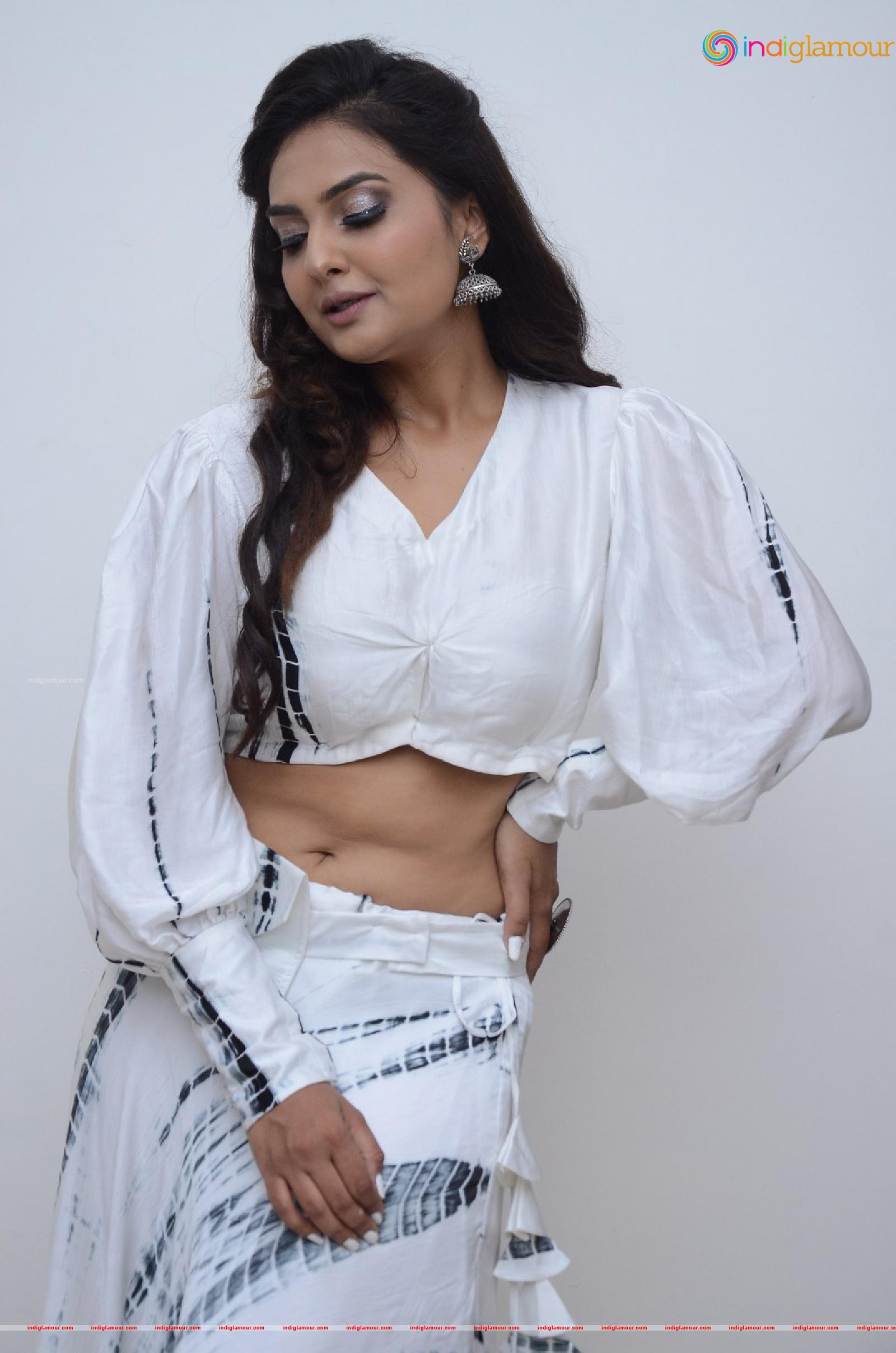 Neha Deshpande Actress hd photo